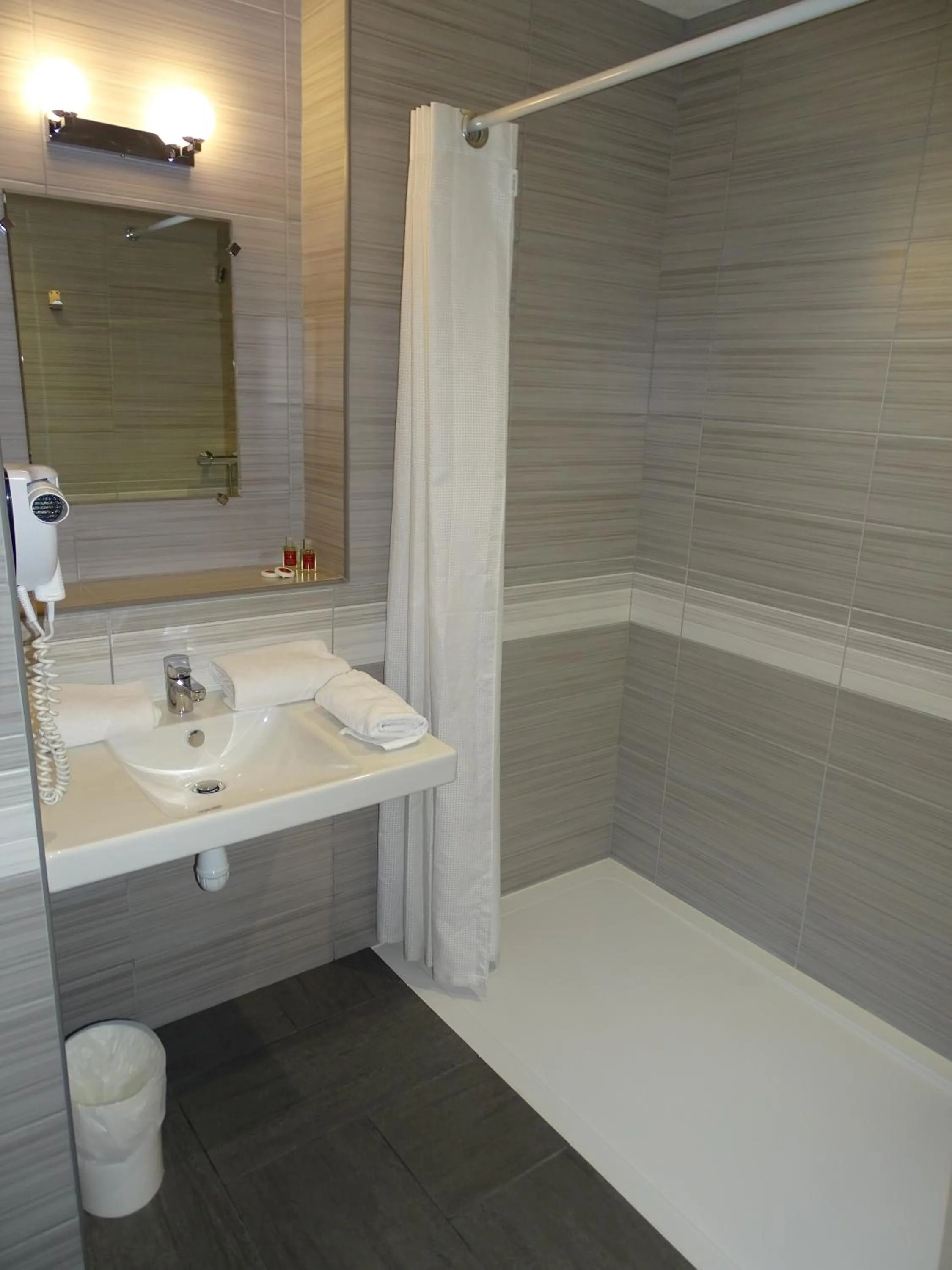 Bathroom in Sure Hotel by Best Western Angouleme