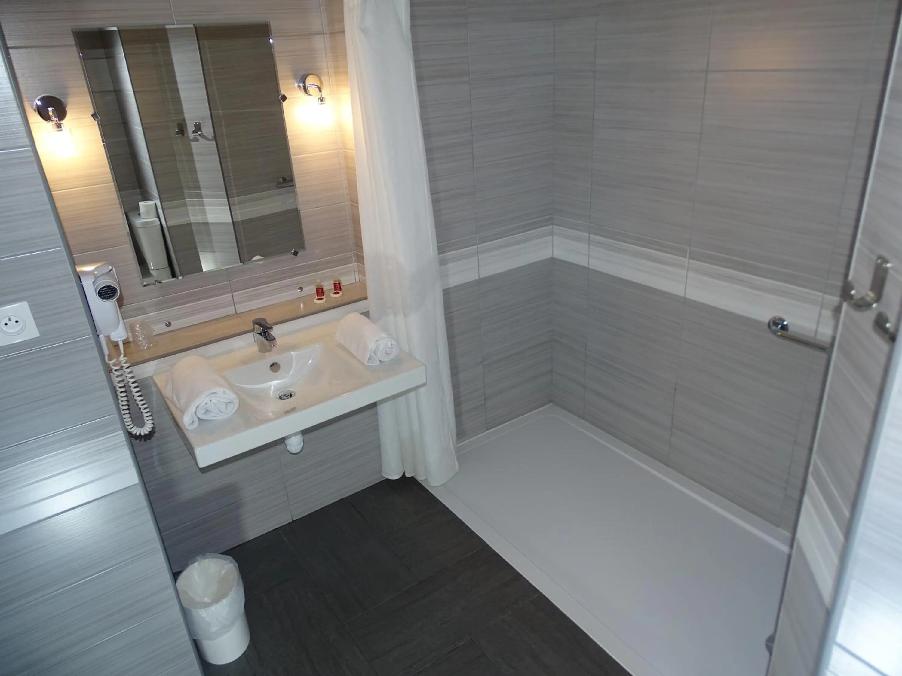 Bathroom in Sure Hotel by Best Western Angouleme
