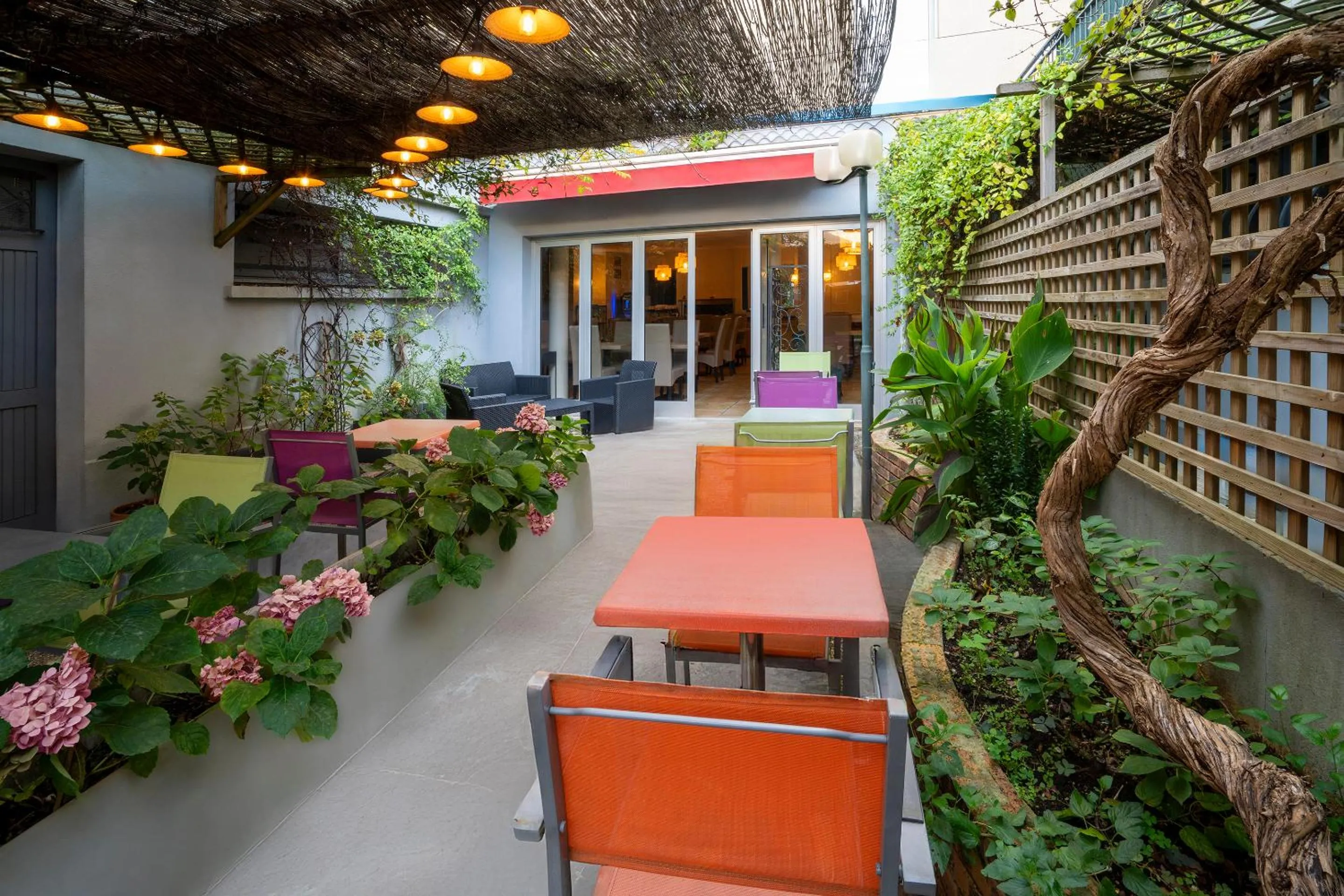 Patio in Sure Hotel by Best Western Angouleme