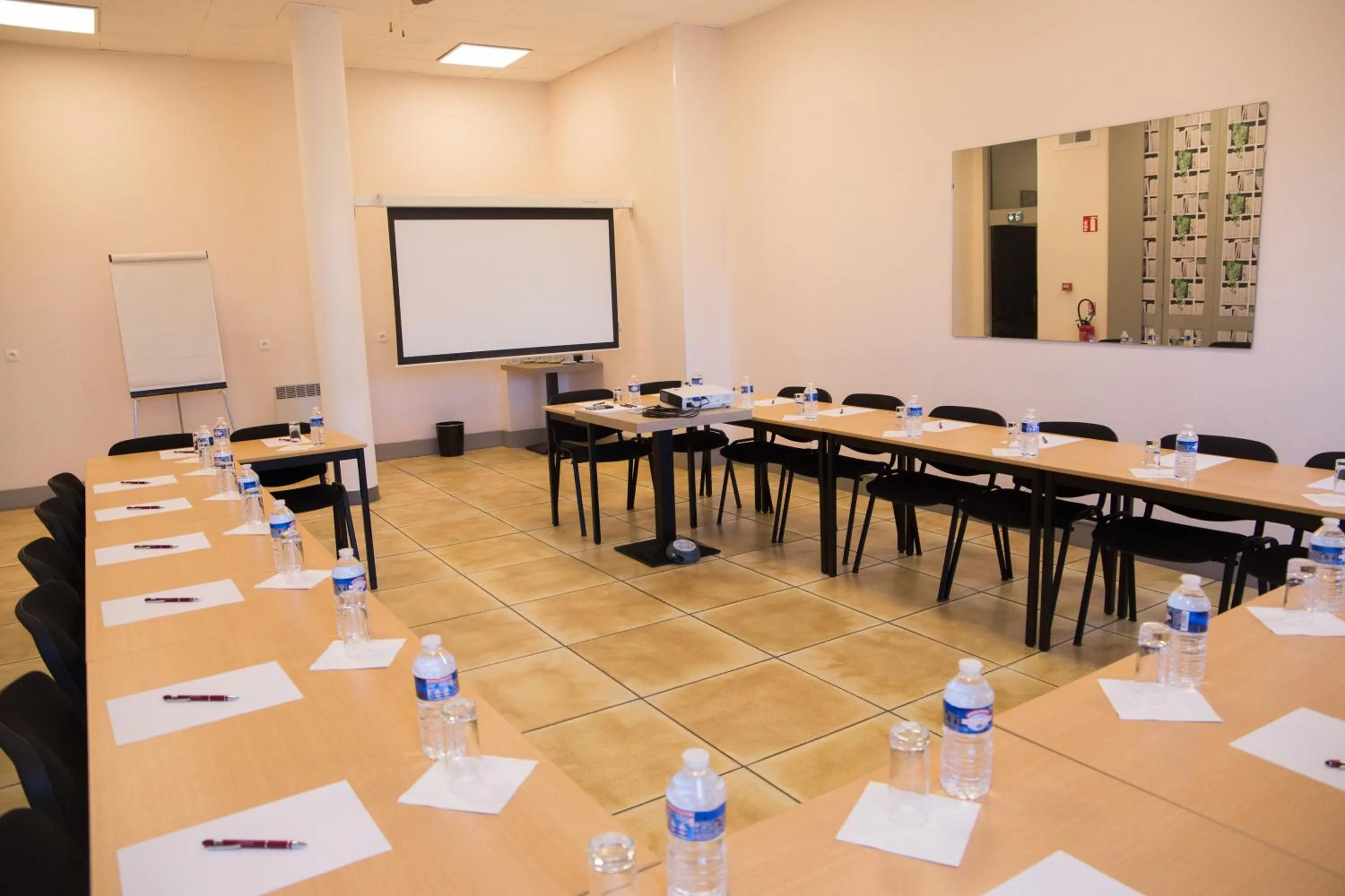 Meeting/conference room in Sure Hotel by Best Western Angouleme