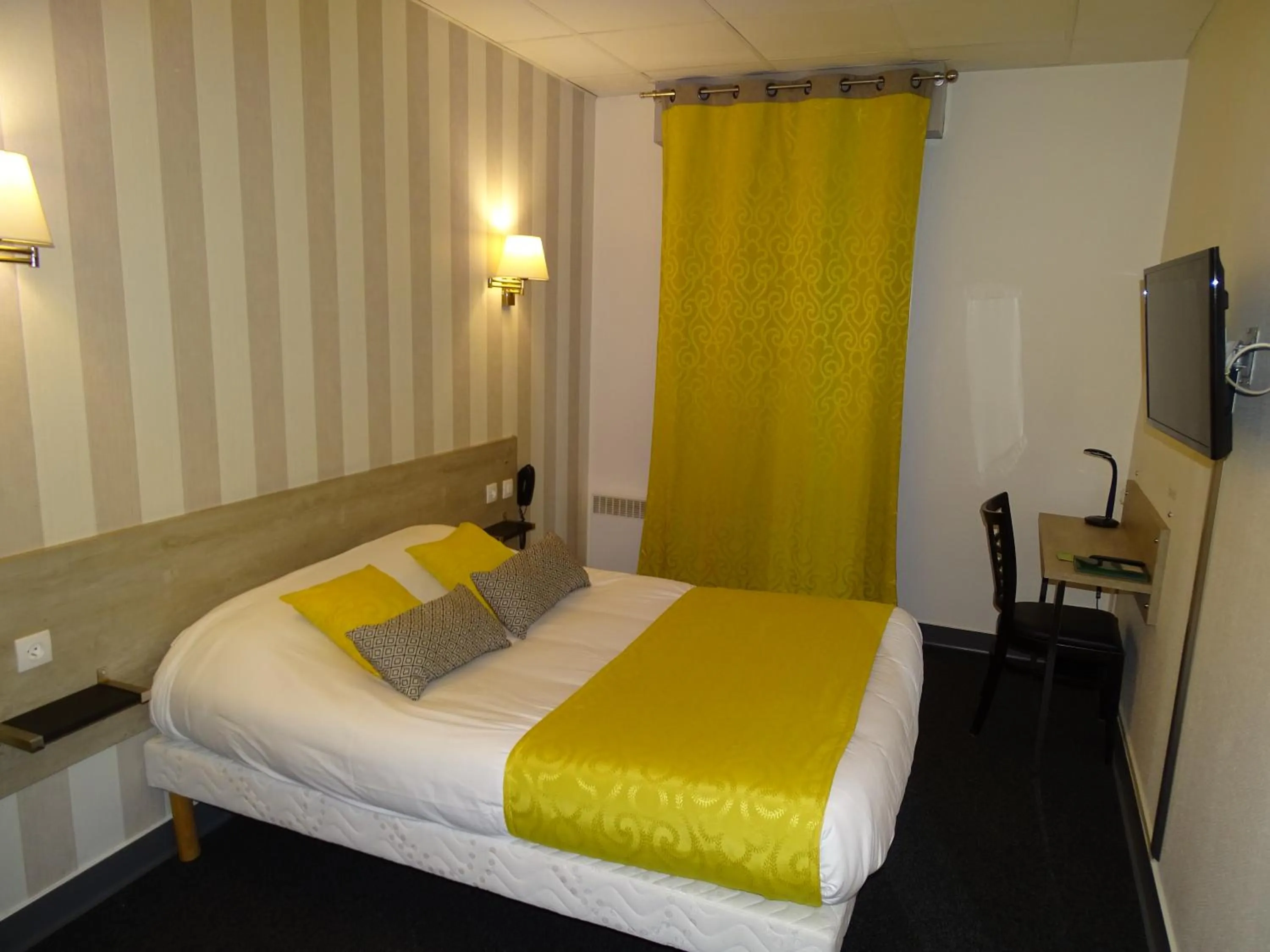 Bedroom, Bed in Sure Hotel by Best Western Angouleme
