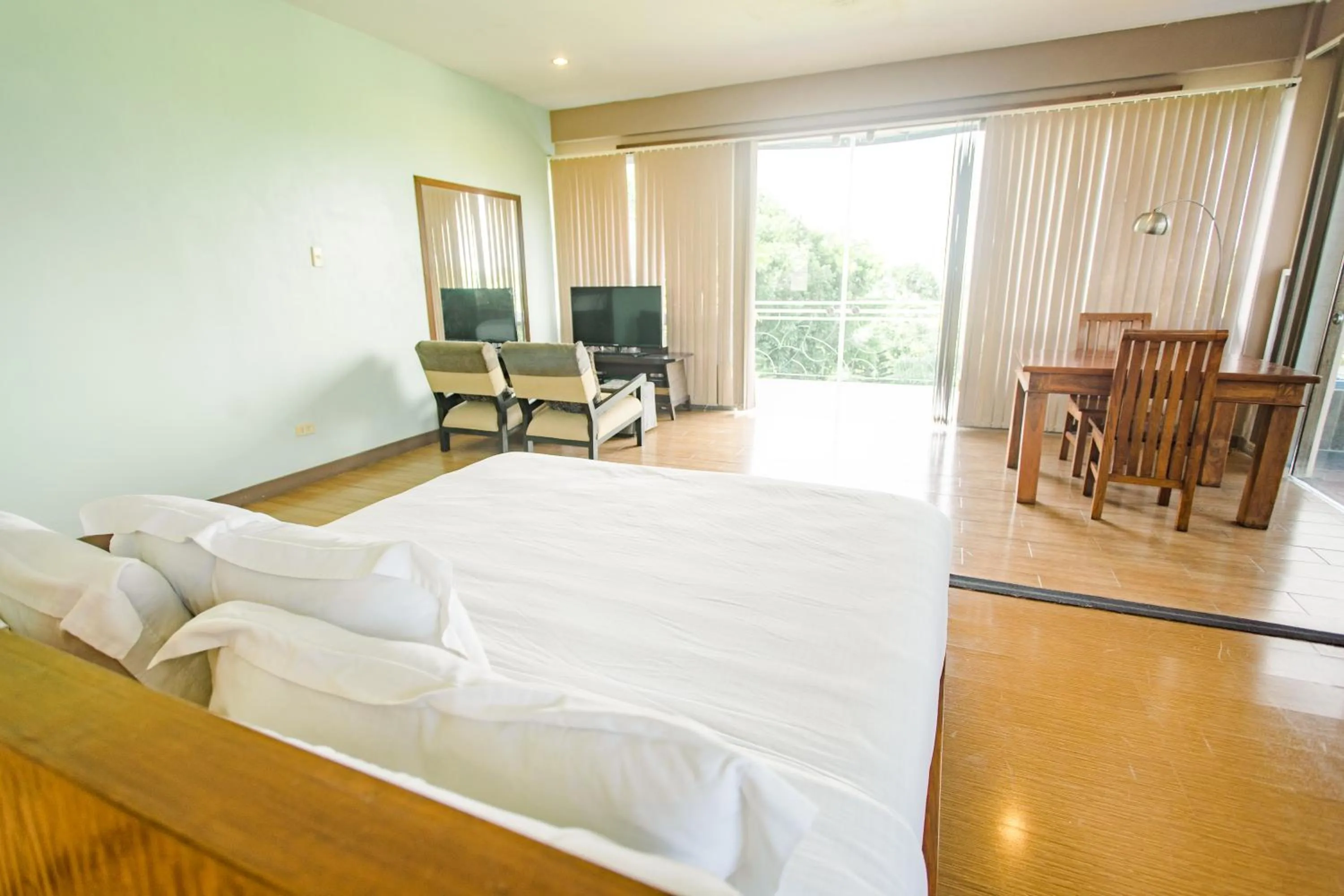 Photo of the whole room, Bed in The Park - Silang