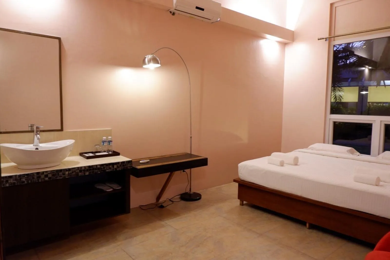 Bedroom, Bed in The Park - Silang