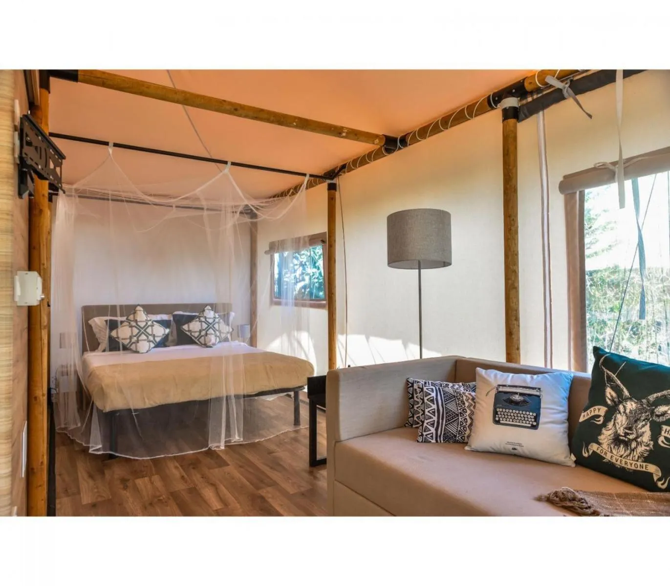 Property building, Bed in The Park - Silang