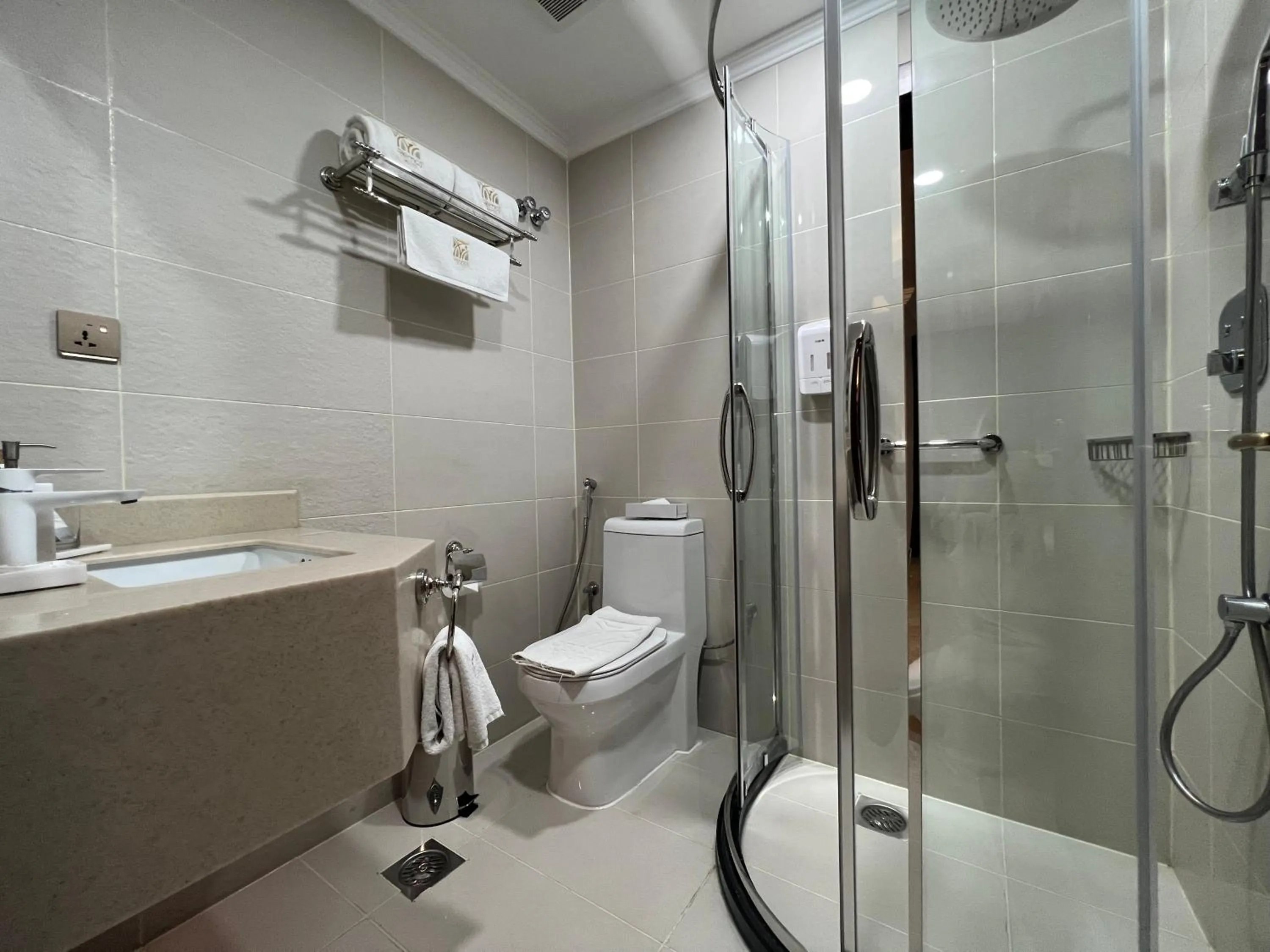 Bathroom in Remaj Hotel