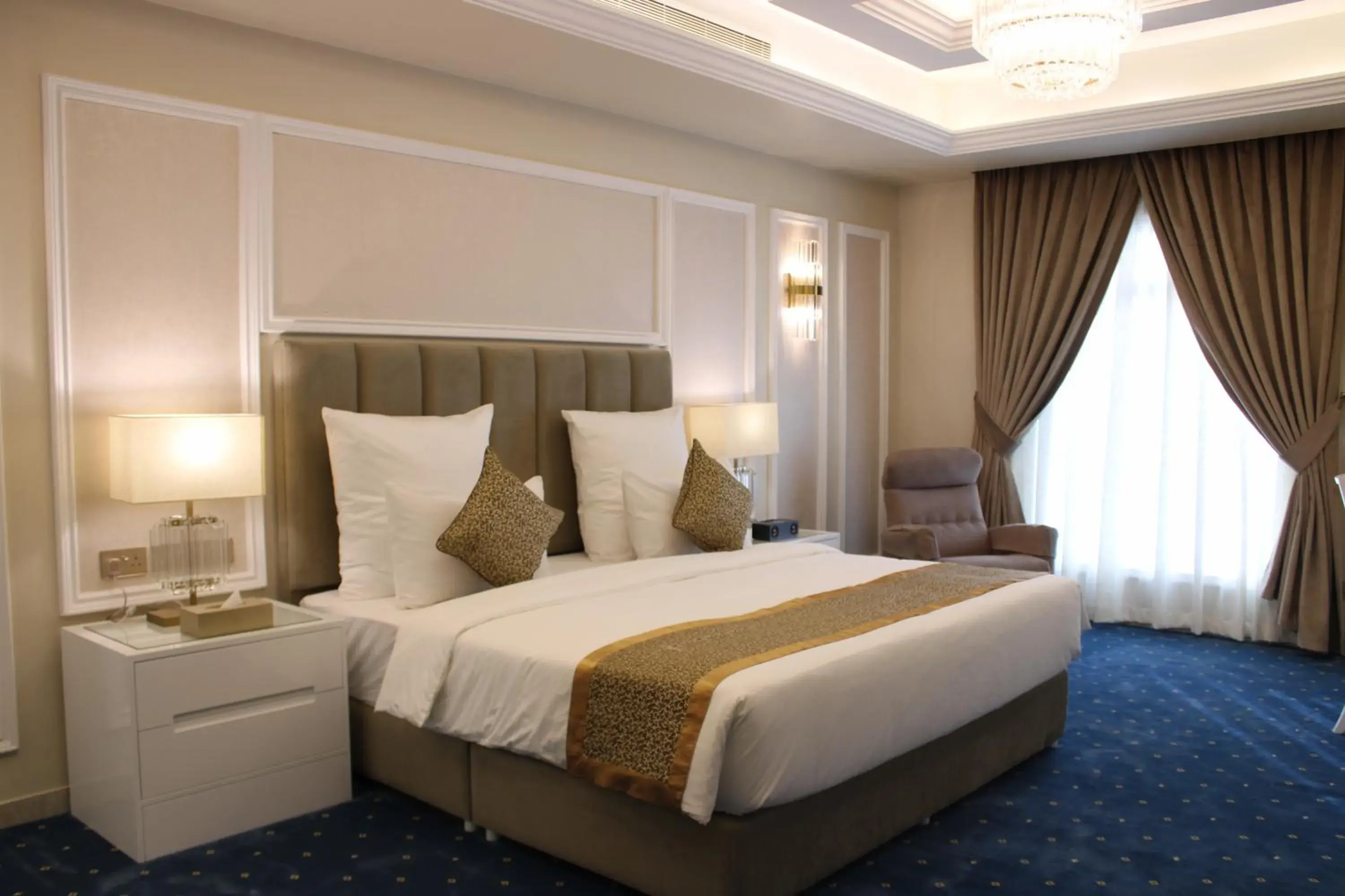 Queen Room in Remaj Hotel Queen Room in Remaj Hotel