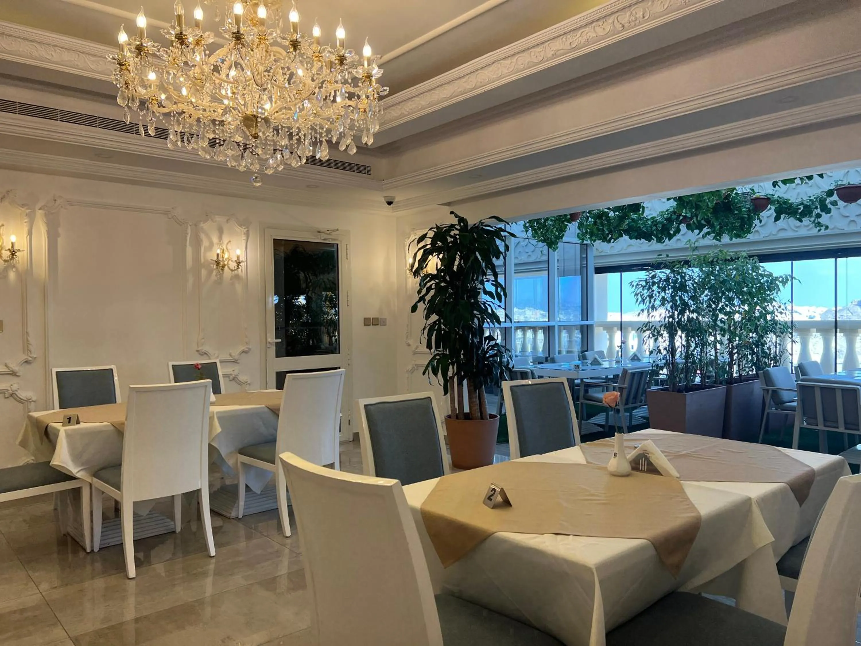 Restaurant/places to eat in Remaj Hotel