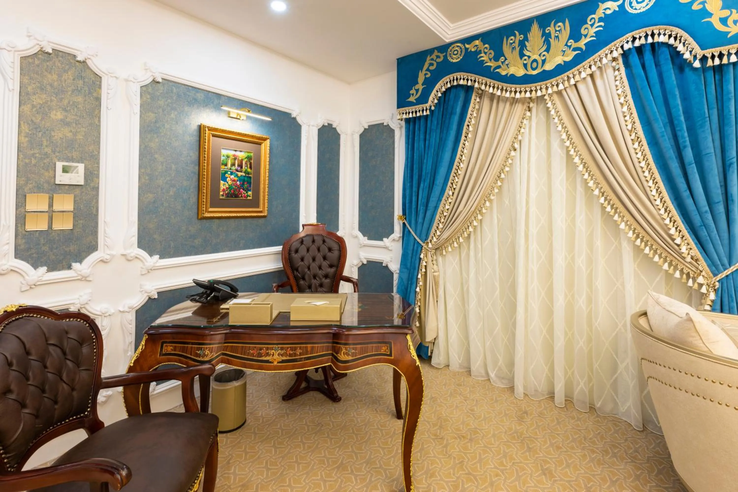 Library in Remaj Hotel