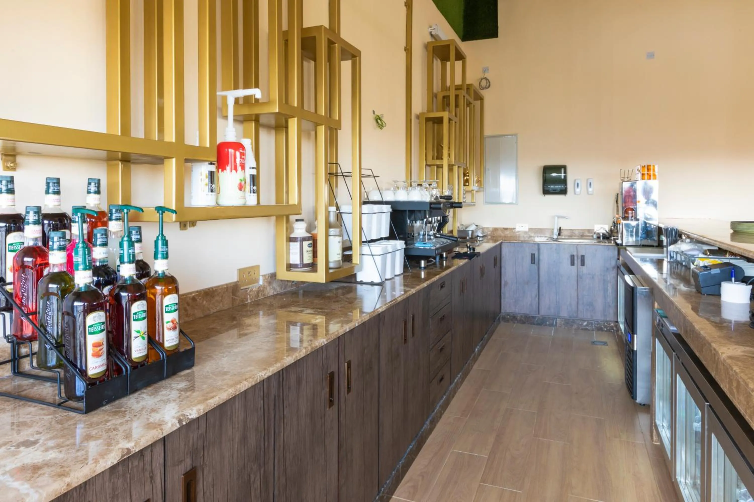 Lounge or bar in Remaj Hotel