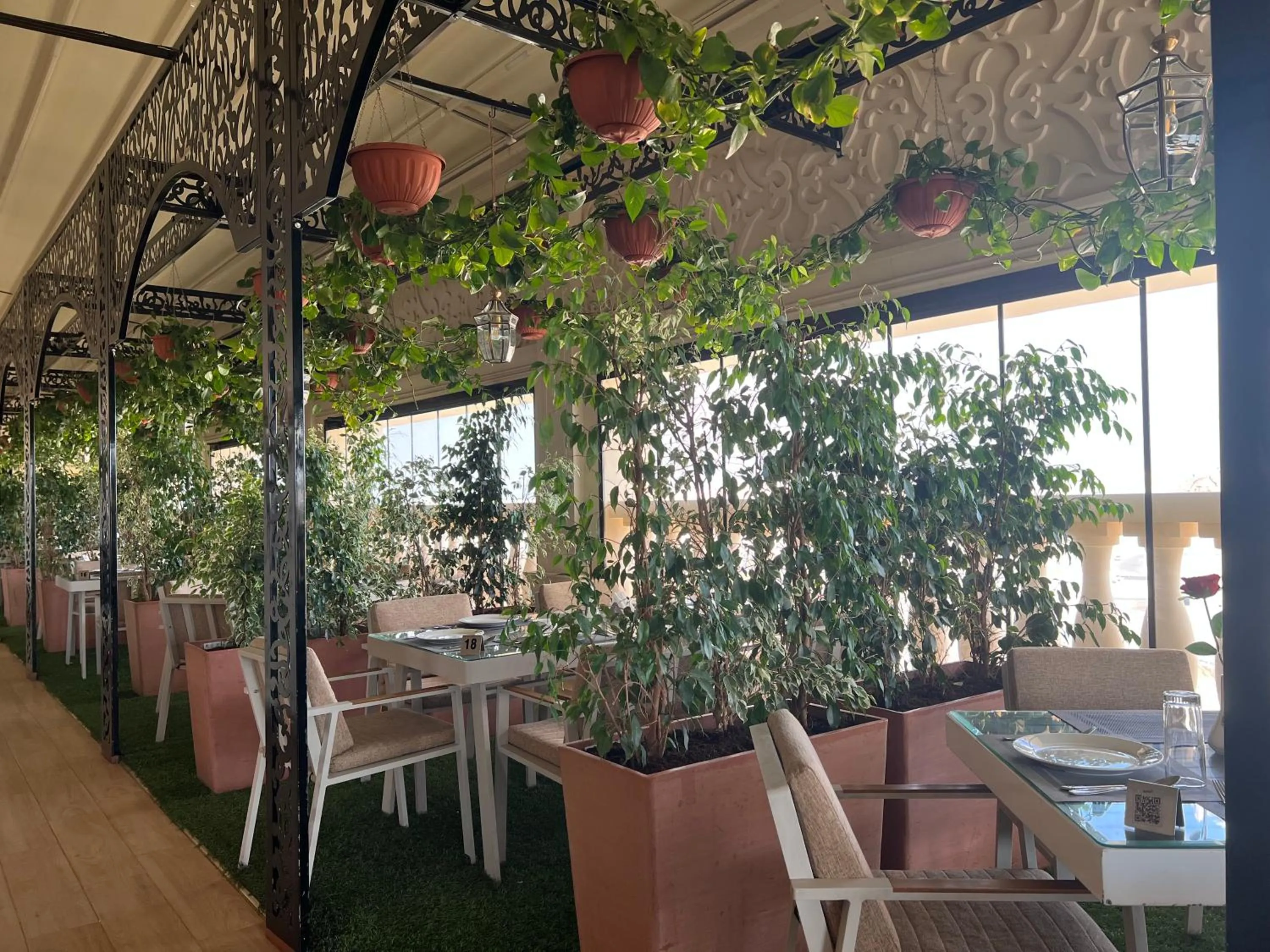 Restaurant/places to eat in Remaj Hotel