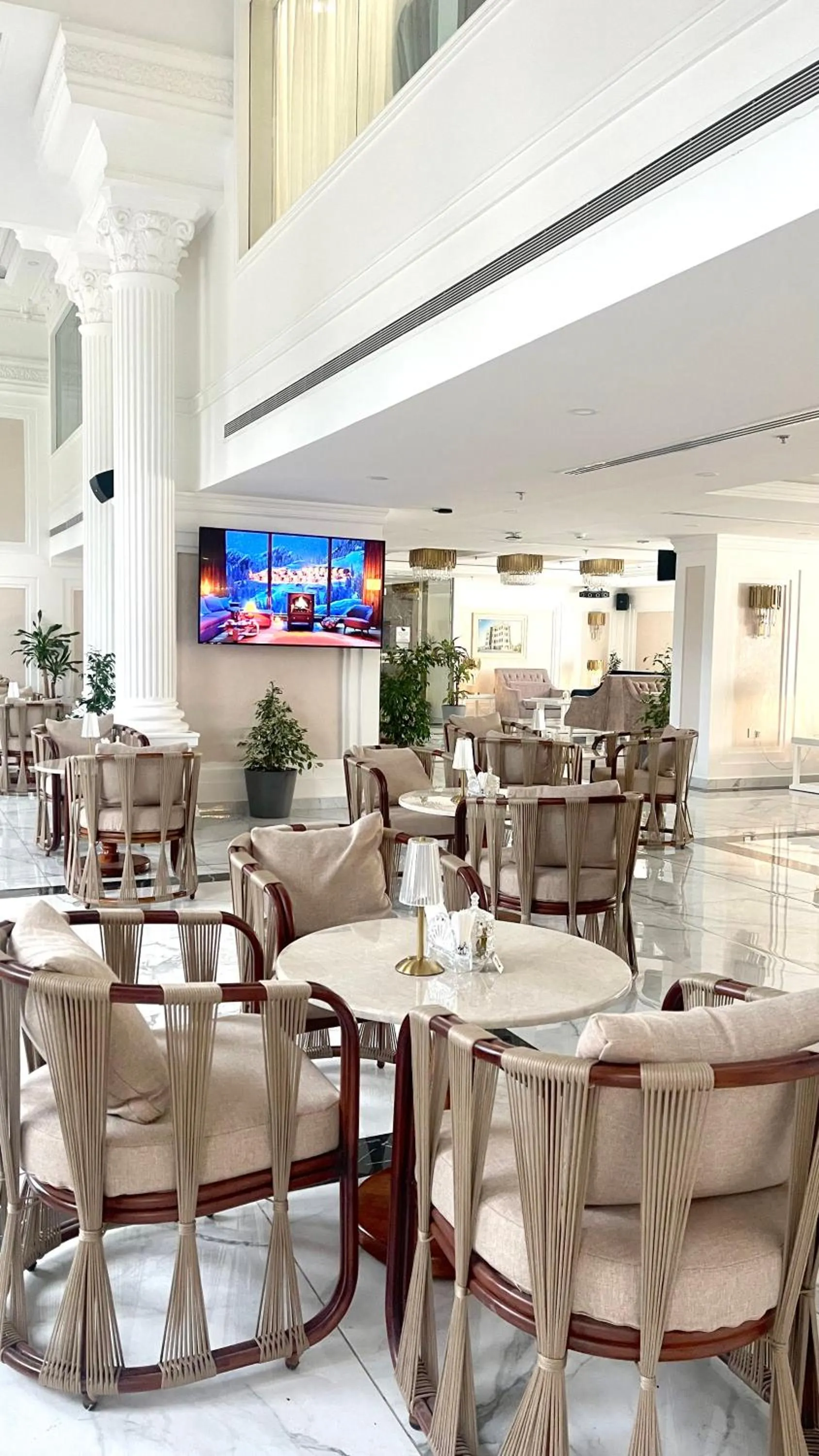 Area and facilities in Remaj Hotel