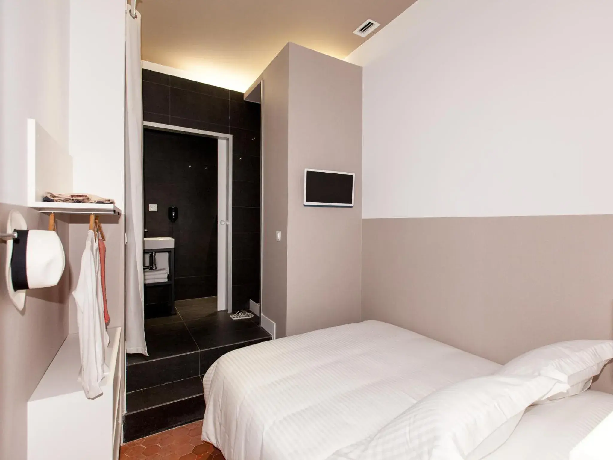 Economy Double Room with Private Patio in Ecozentric Economy Double Room with Private Patio in Ecozentric