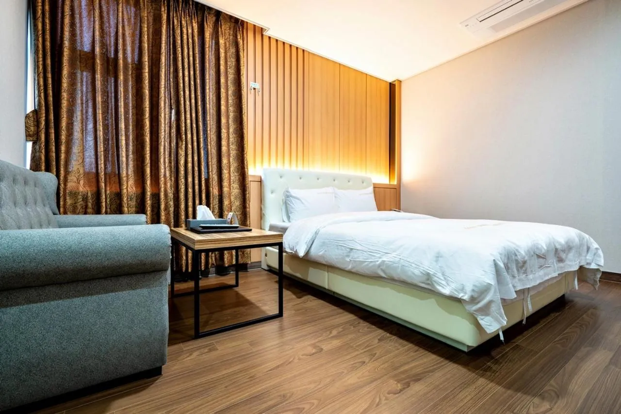 Bed in Siheung Seoul Tourist Hotel