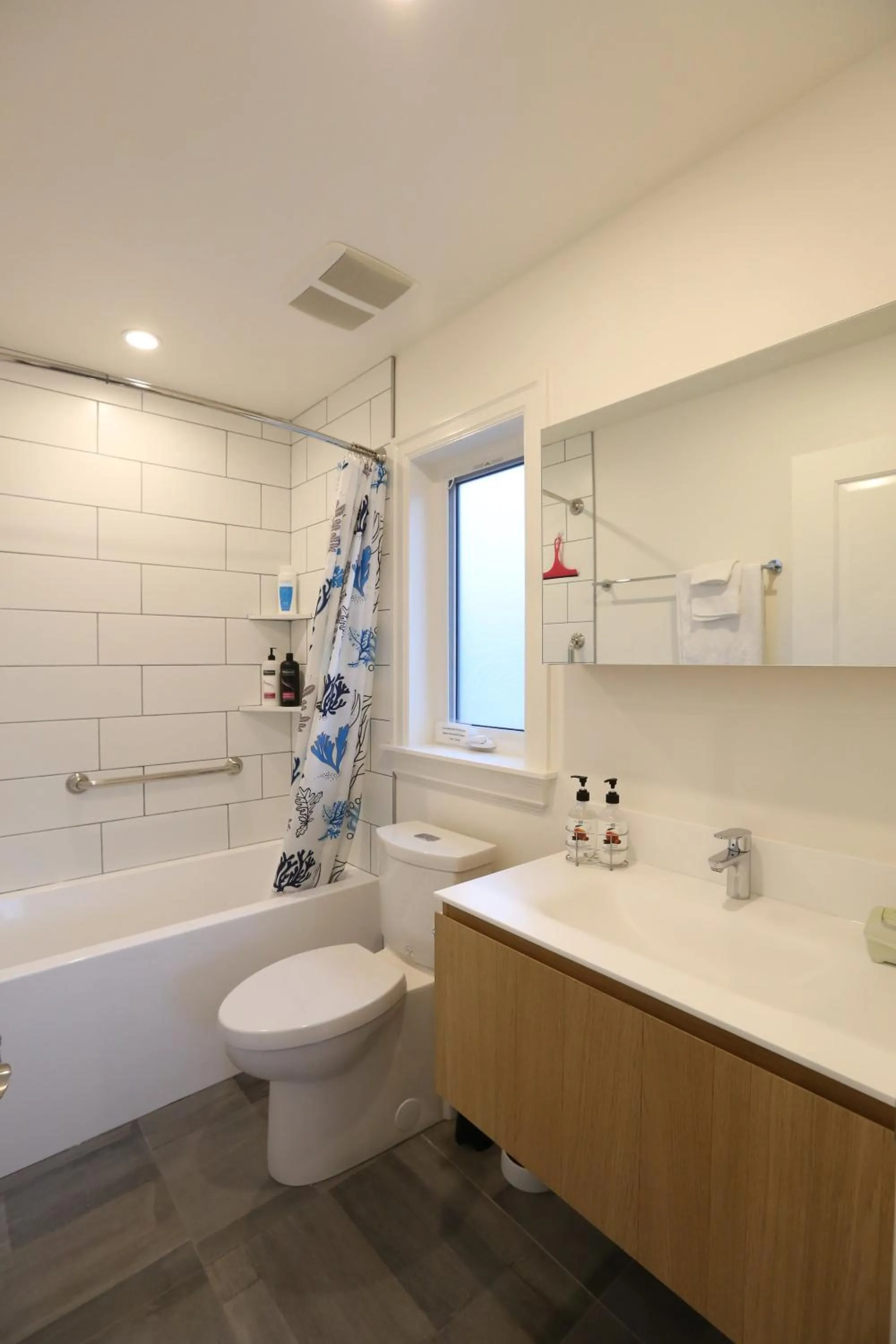 Shower in Vancouver Traveller B&B