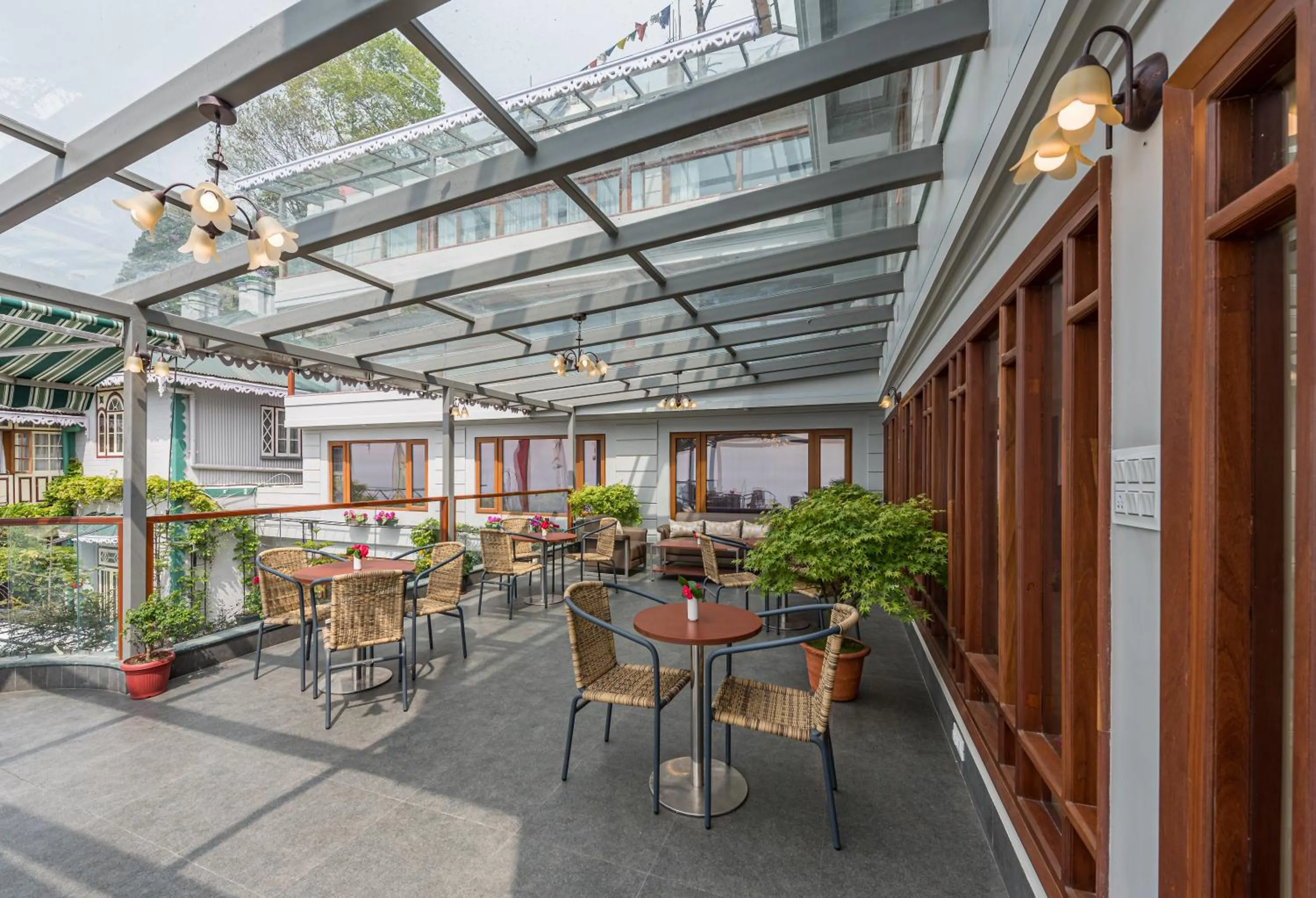 Restaurant/places to eat in Udaan Dekeling Resort, Darjeeling