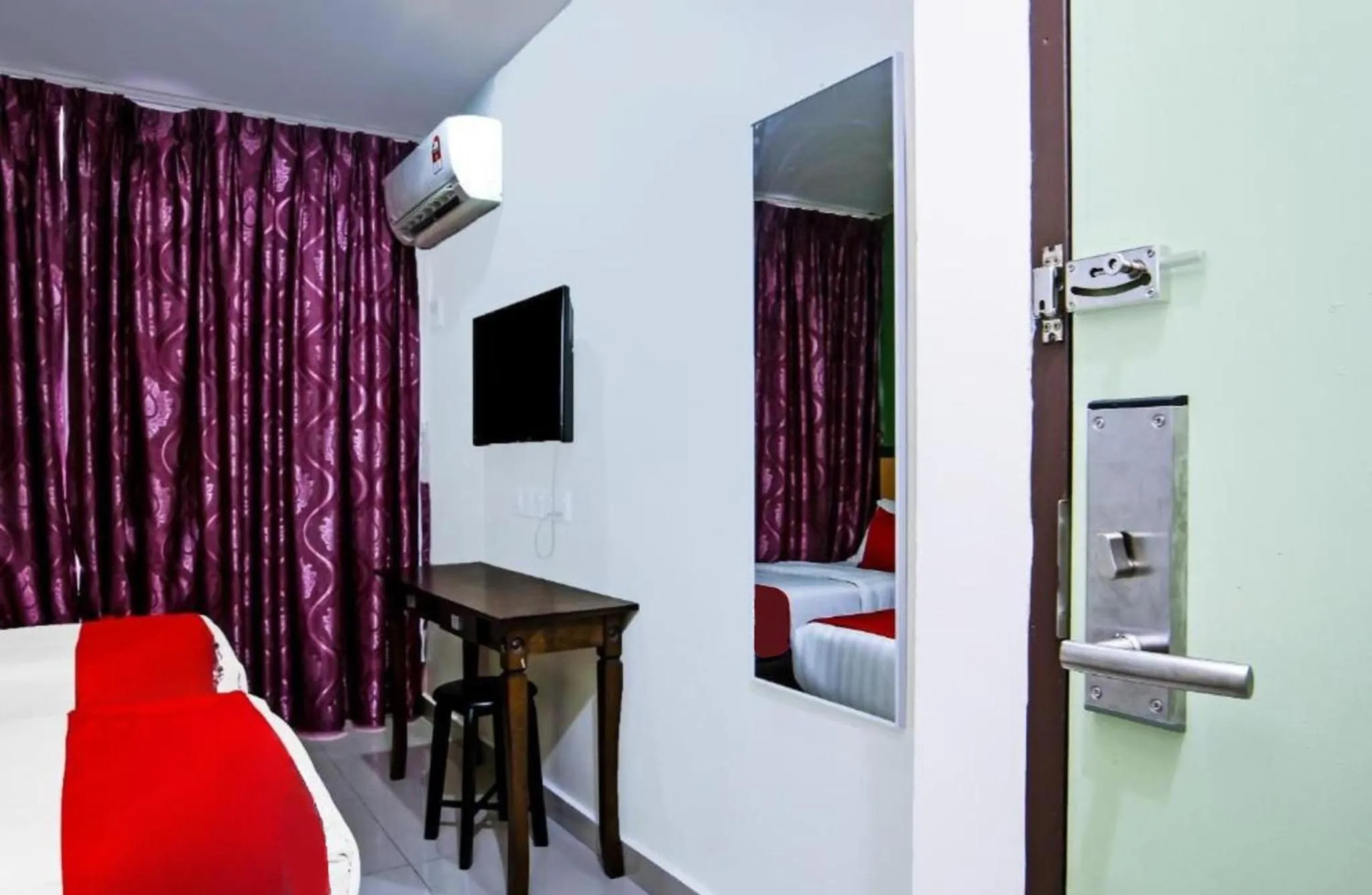 Bedroom, Bed in Holiday Mansion Inn Sibu