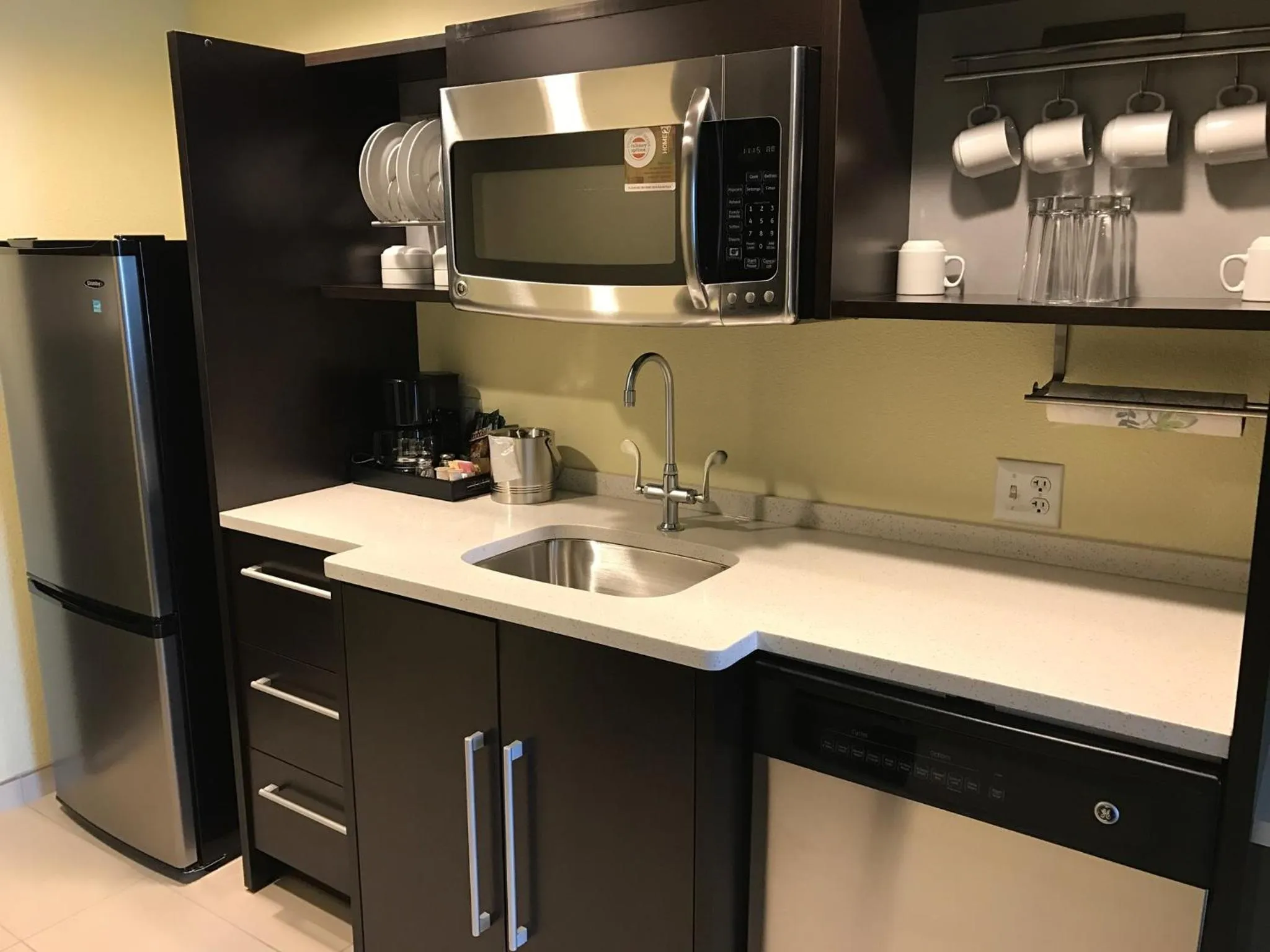 Kitchen or kitchenette in Home2 Suites by Hilton Rahway