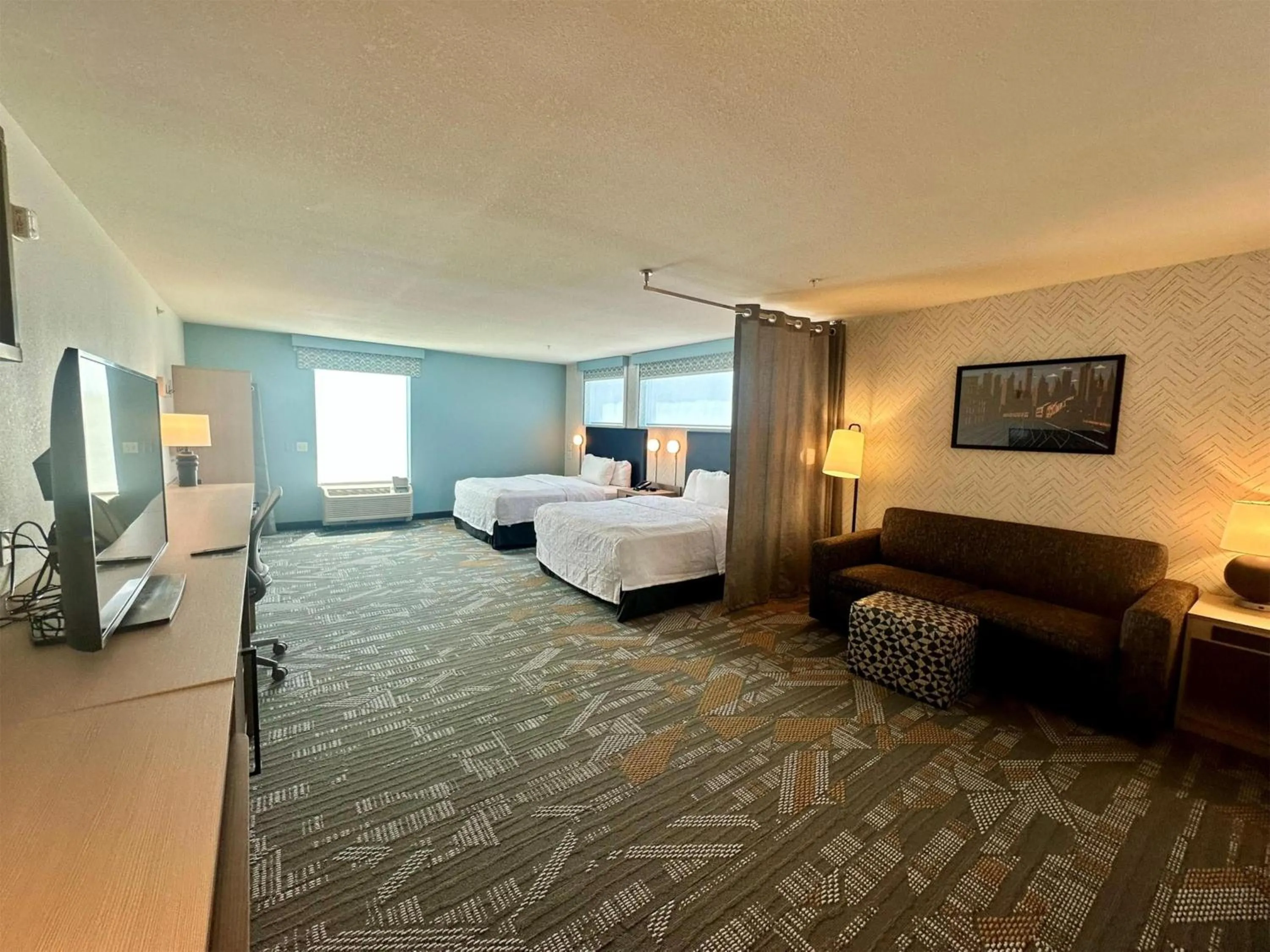 Living room, Bed in Home2 Suites by Hilton Rahway