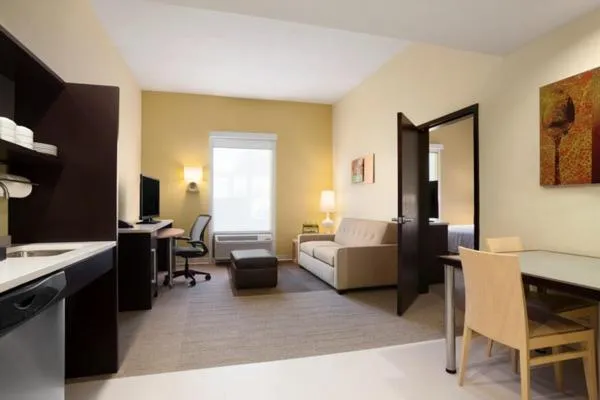Living room, Bed in Home2 Suites by Hilton Rahway