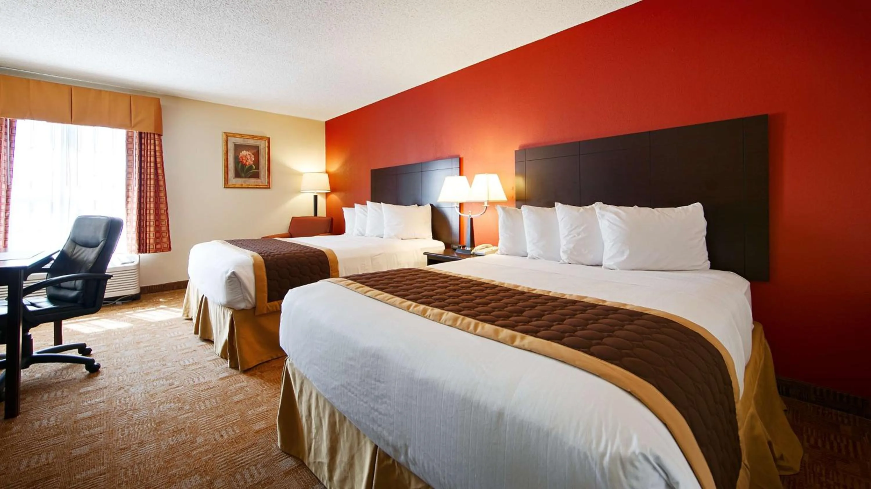 Photo of the whole room, Bed in Best Western Hiram Inn and Suites