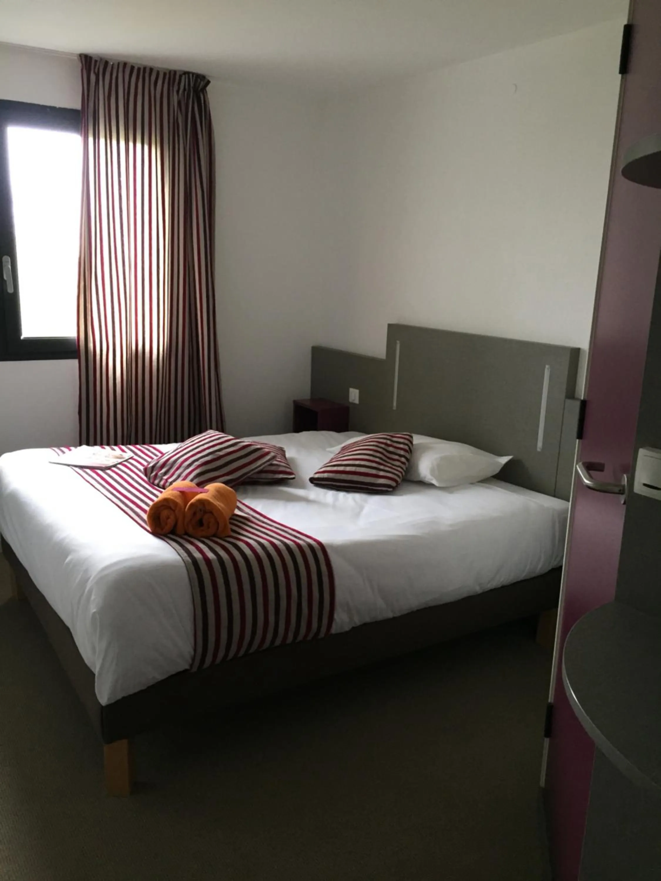 Bed in Kyriad Direct La Rochelle Aytré