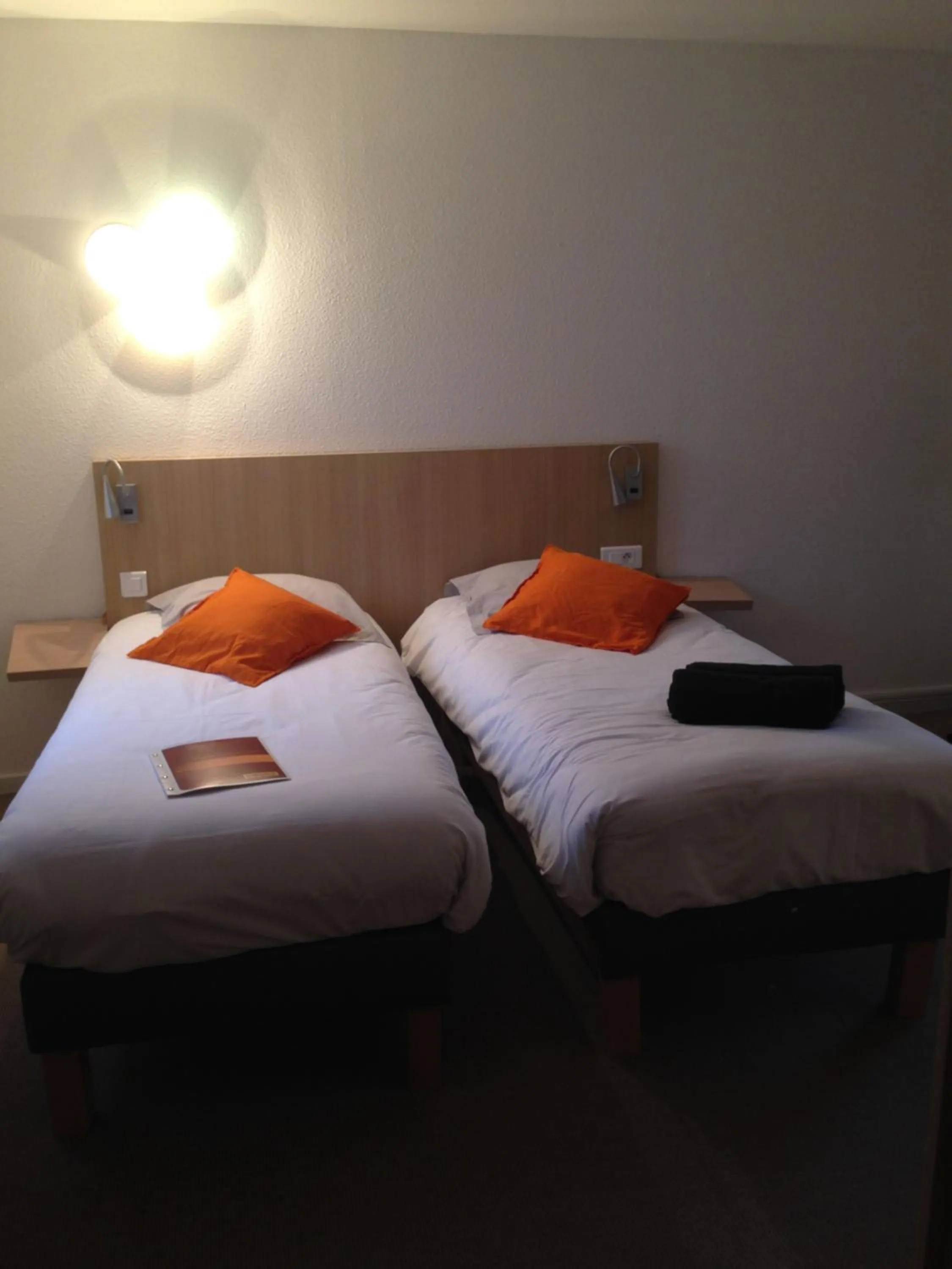 Bed in Kyriad Direct La Rochelle Aytré