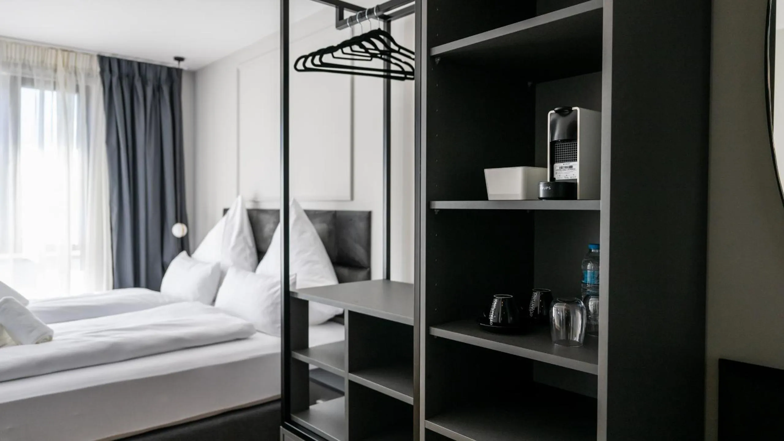 Bed in Hotel Metropol