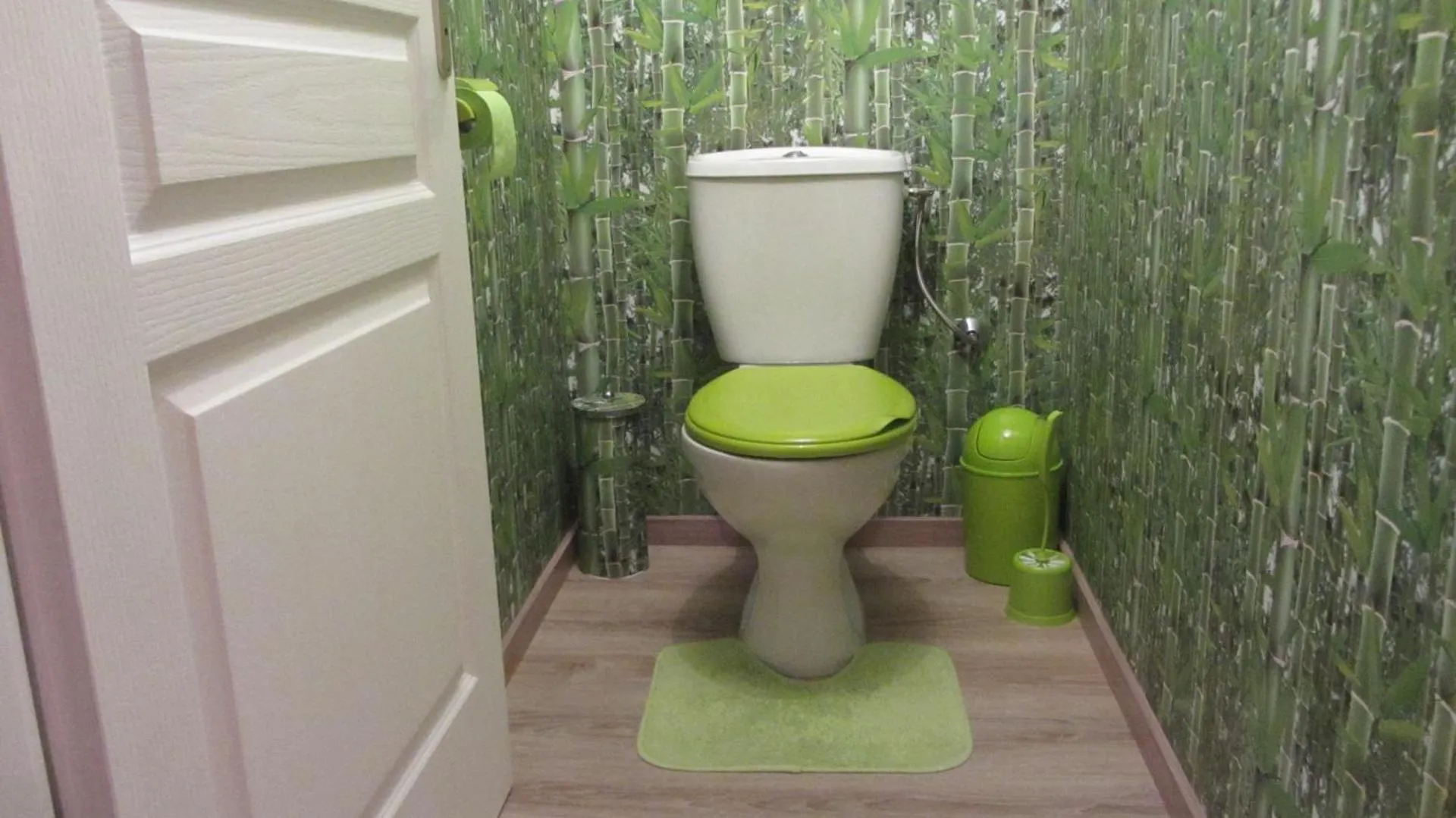 Toilet in Les Glycines