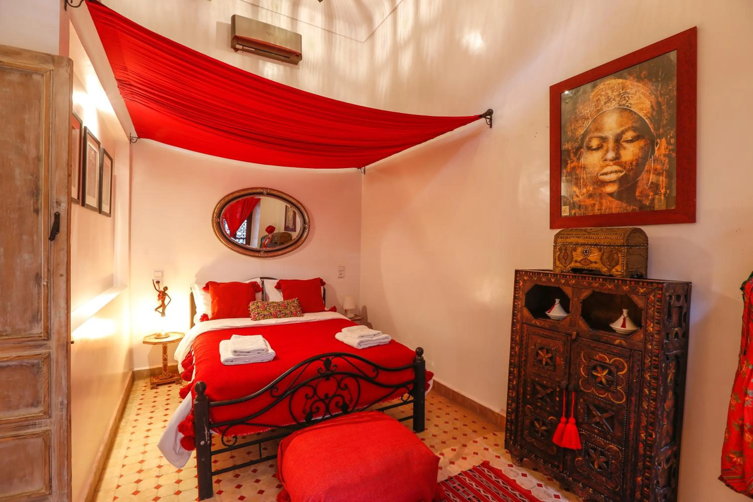 Bedroom, Bed in Riad Dada Mouss & Suites