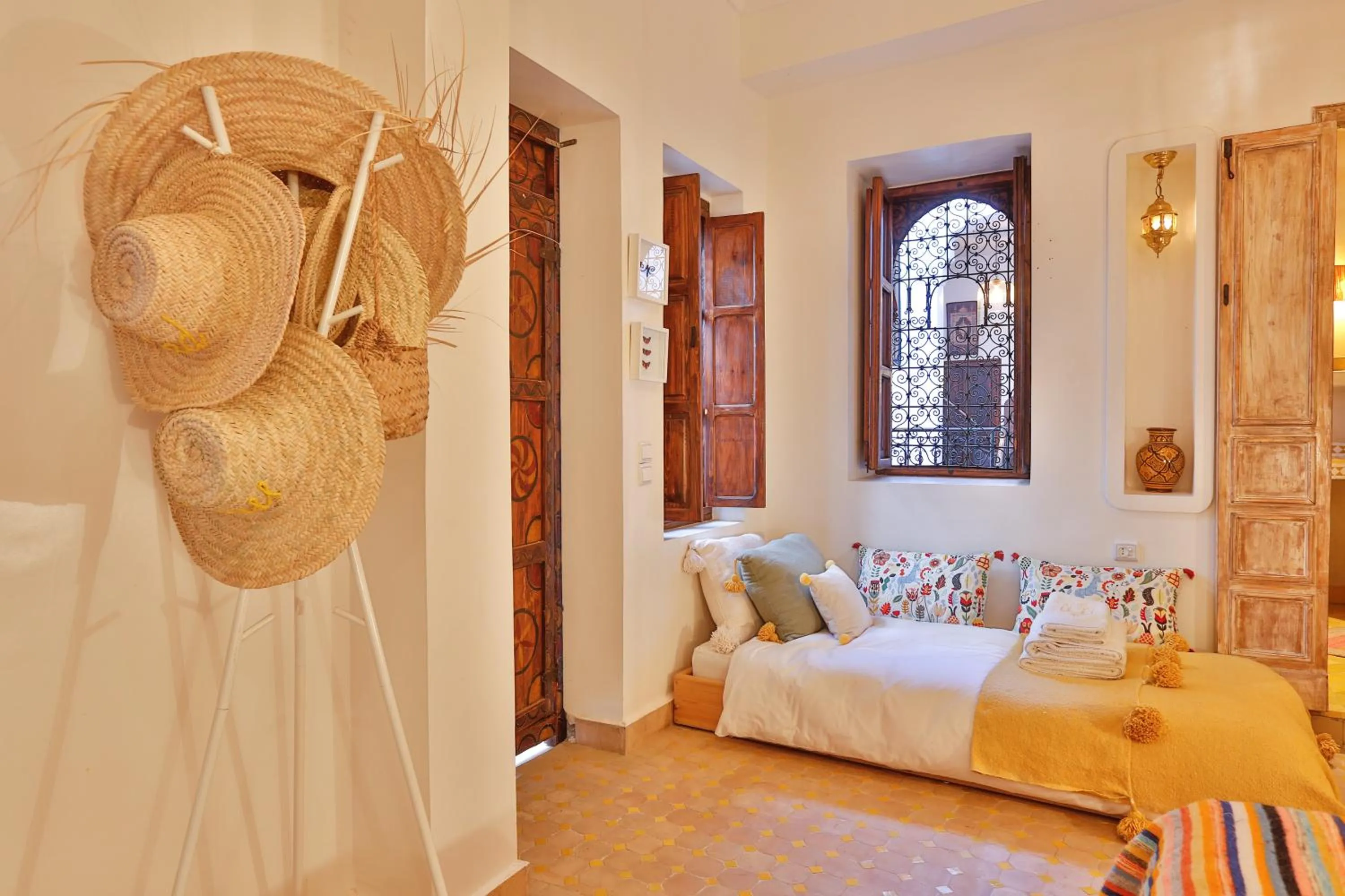 Bedroom, Bed in Riad Dada Mouss & Suites