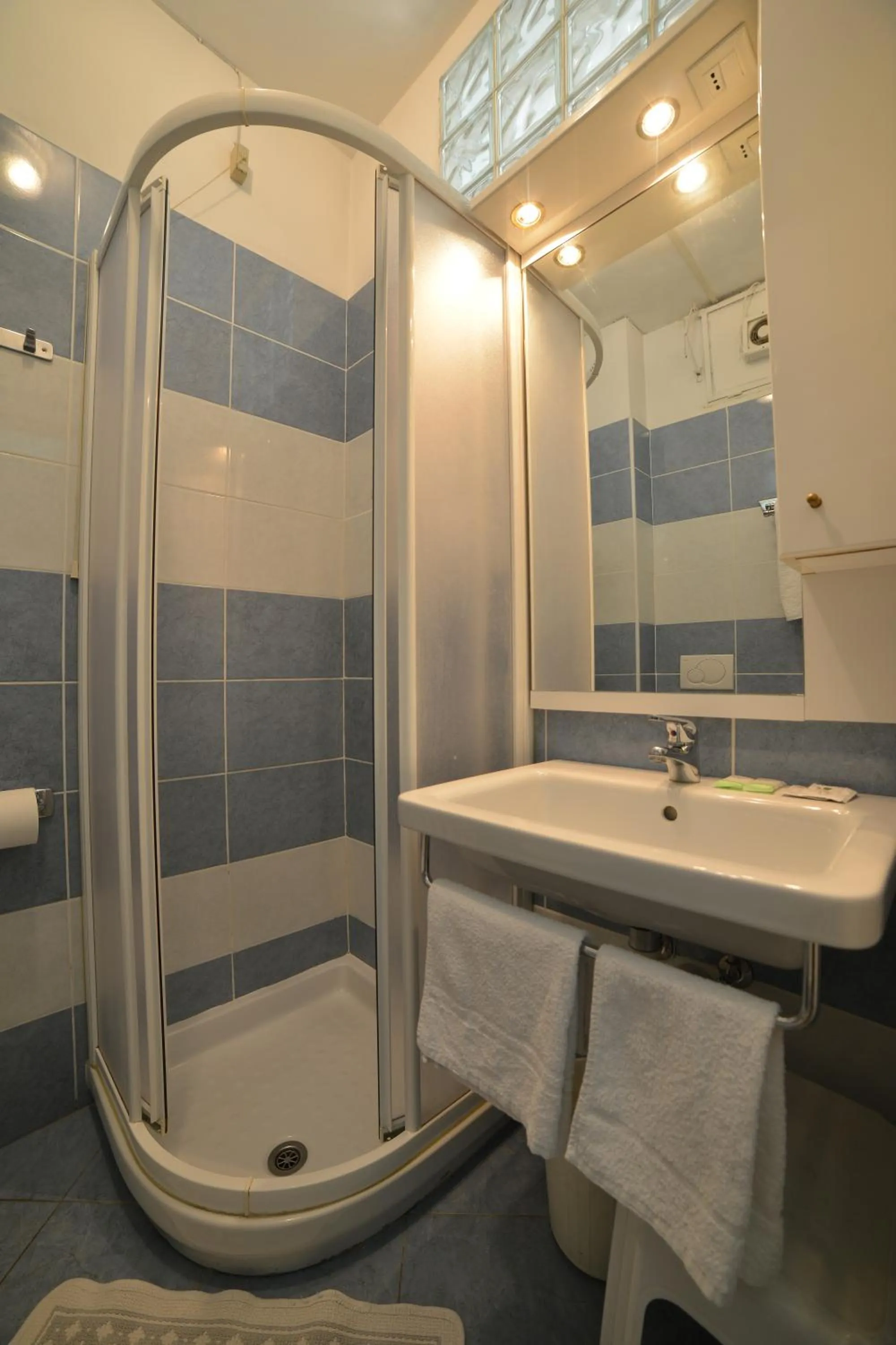 Shower in Hotel Rosalia