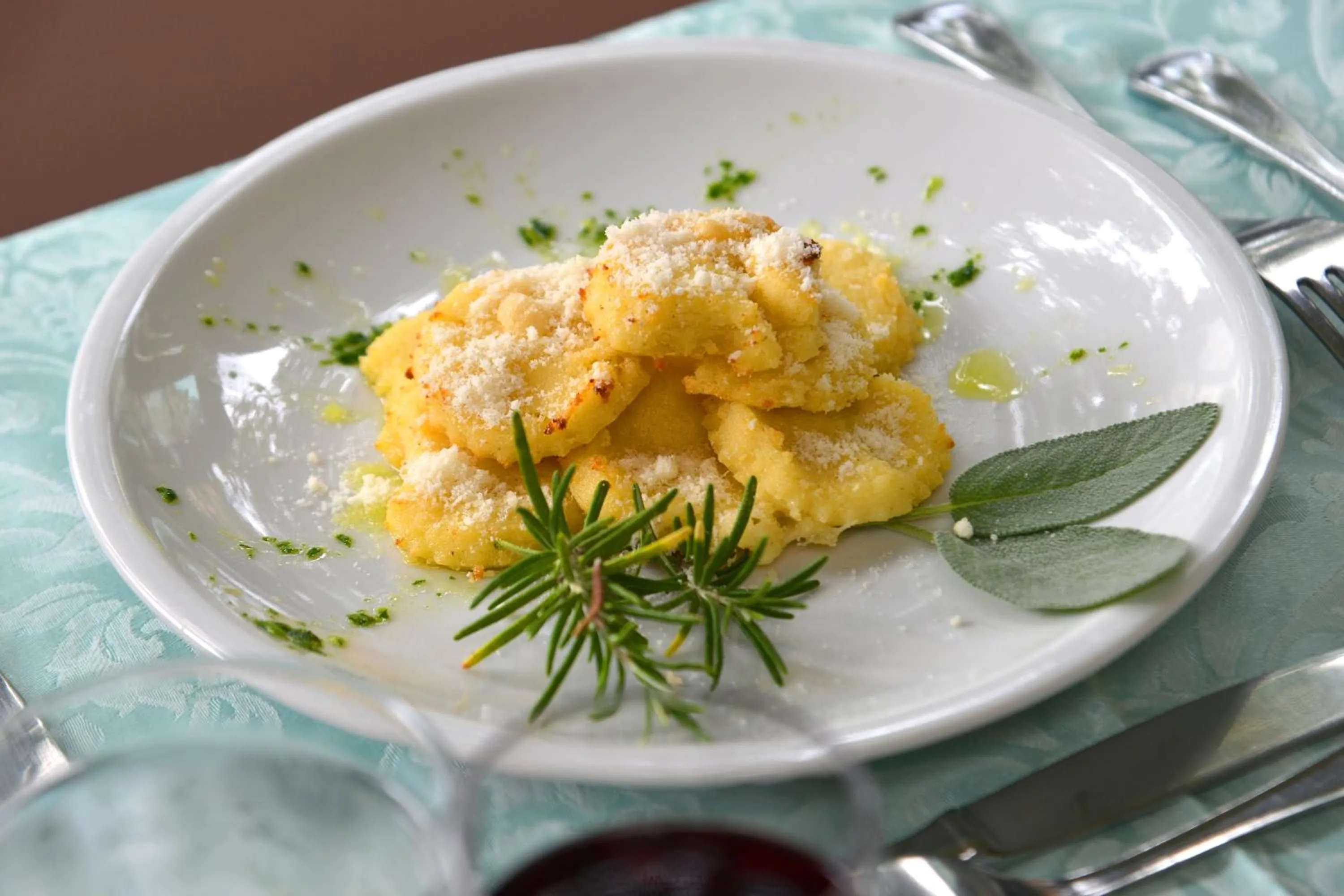 Restaurant/places to eat in Hotel Rosalia