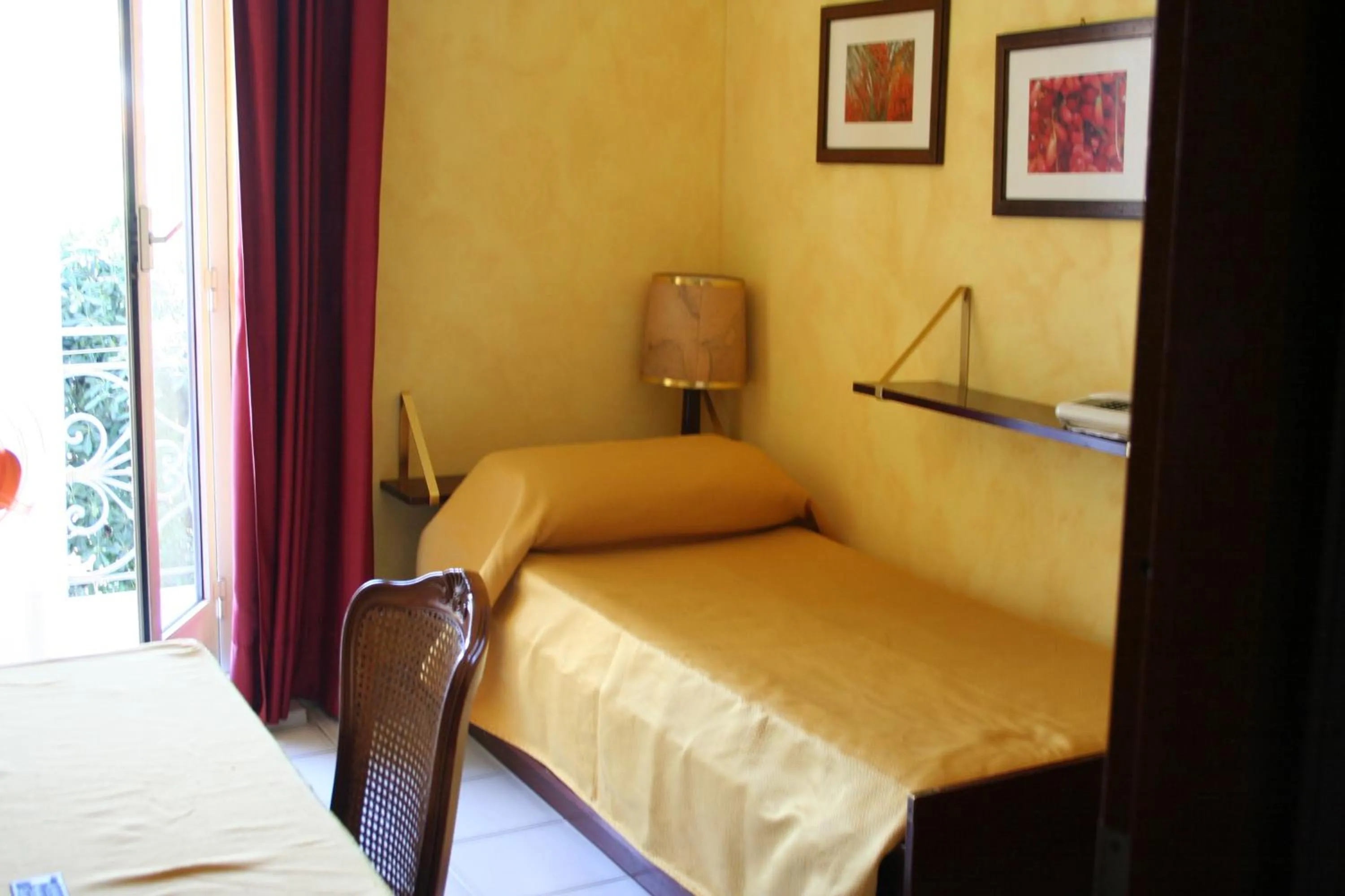 Bedroom, Bed in Hotel Rosalia