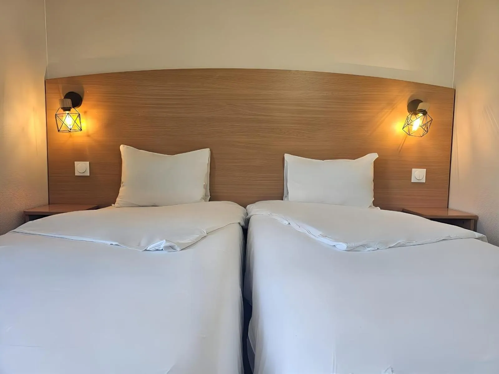 Bed in initial by balladins Roissy / Saint-Mard