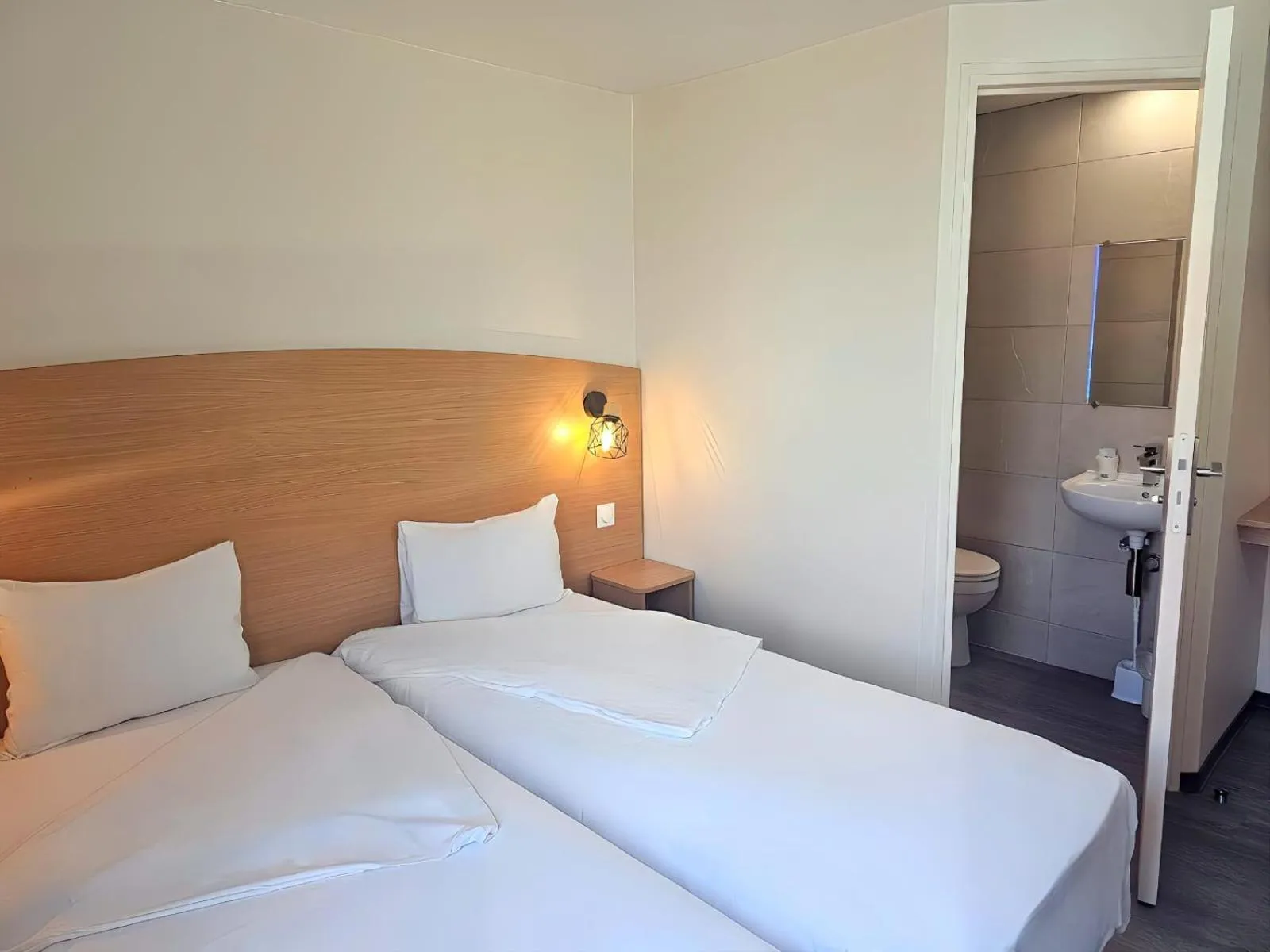 Bed in initial by balladins Roissy / Saint-Mard