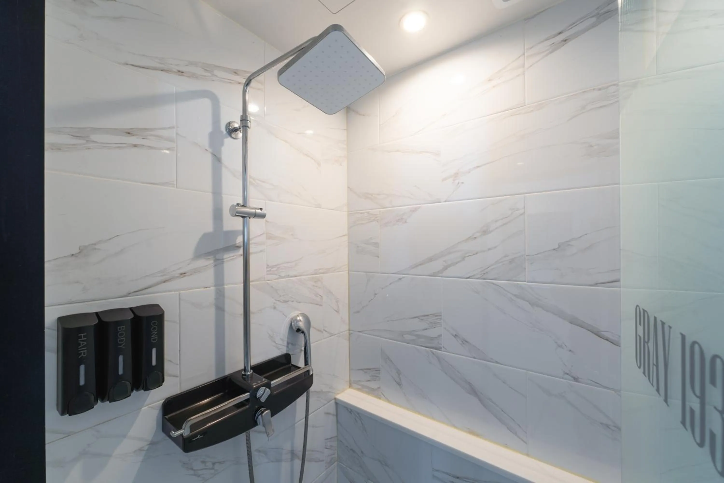 Shower in Gray 193 Hotel