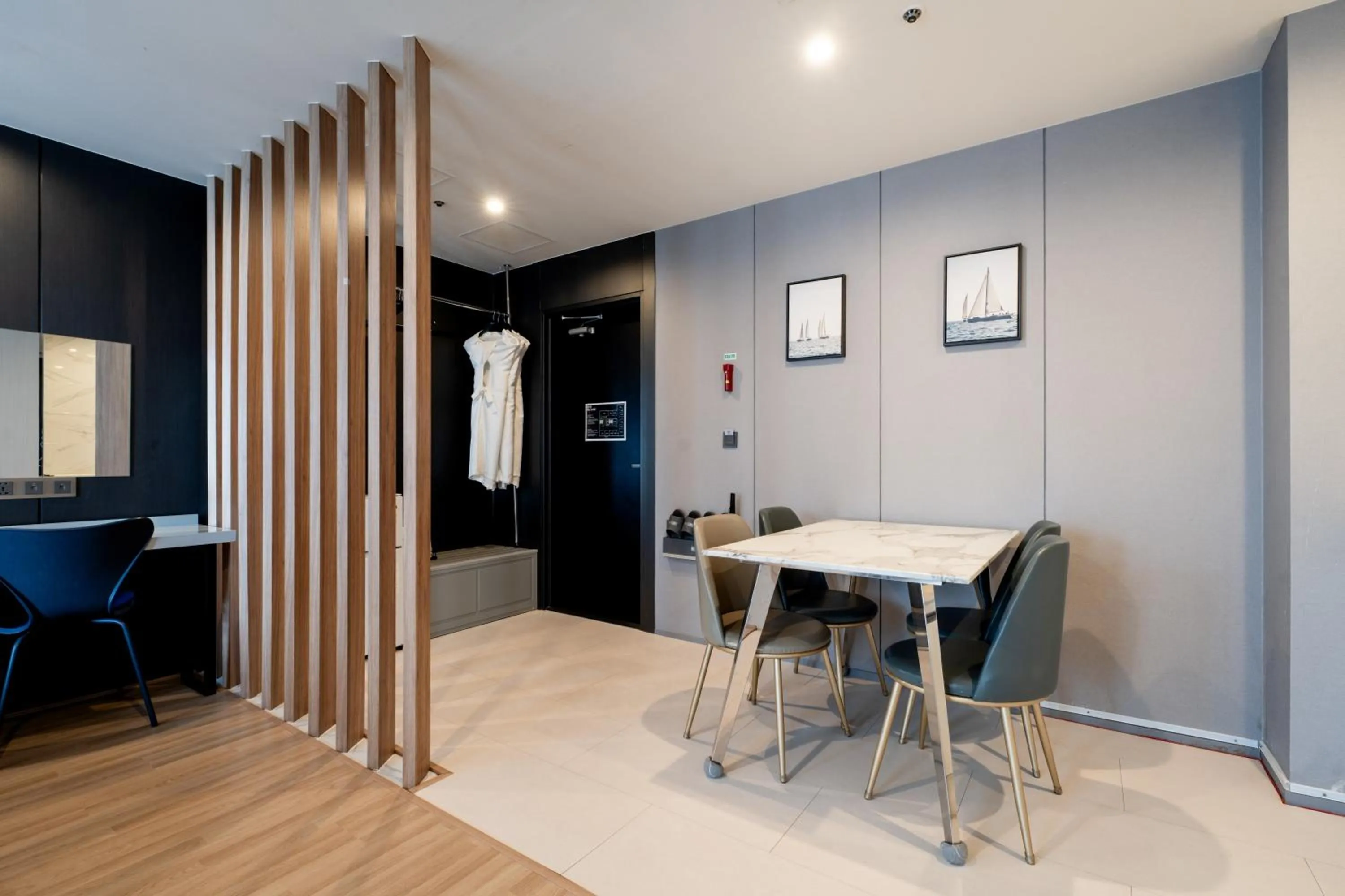 Bedroom in Gray 193 Hotel