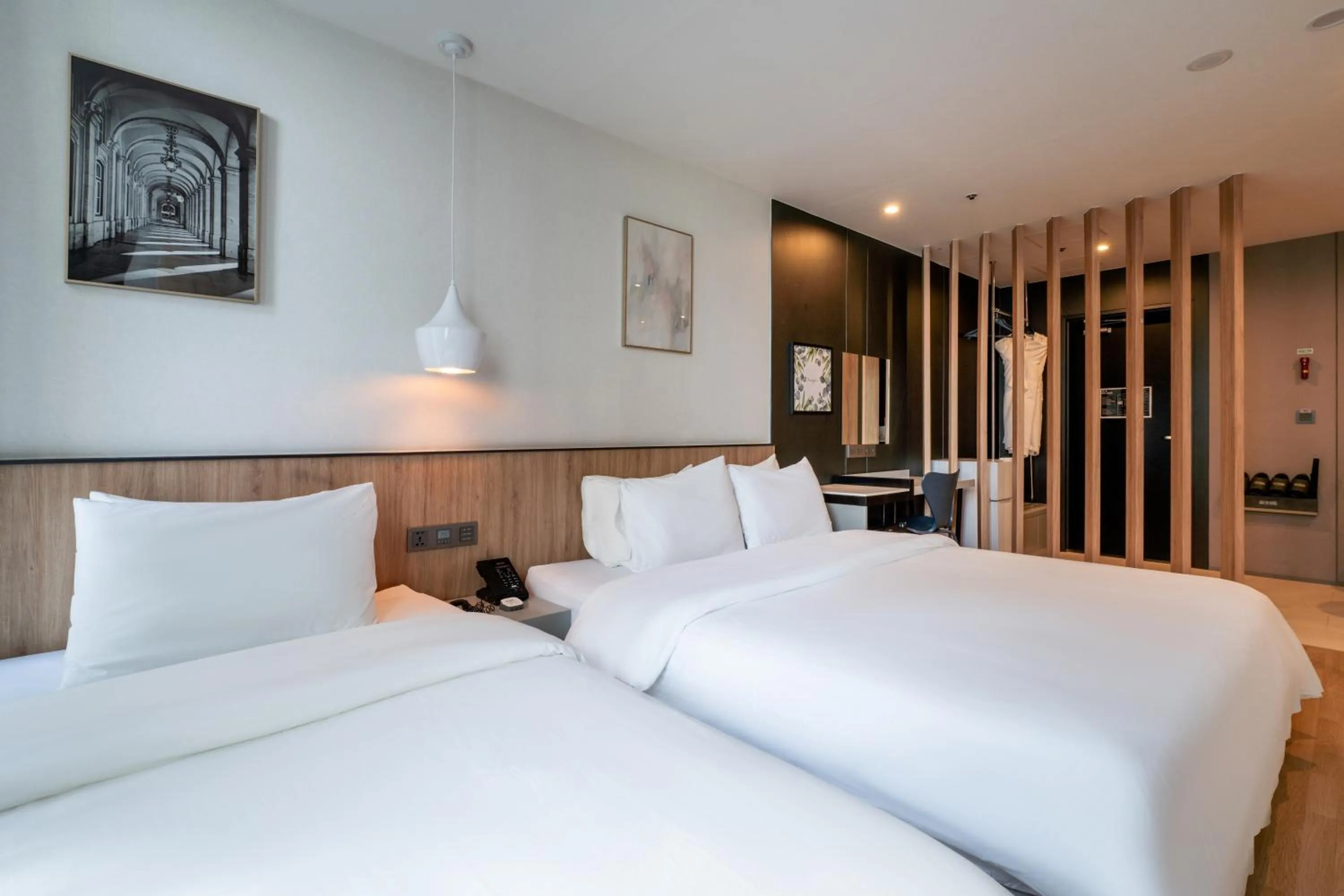 Bedroom, Bed in Gray 193 Hotel