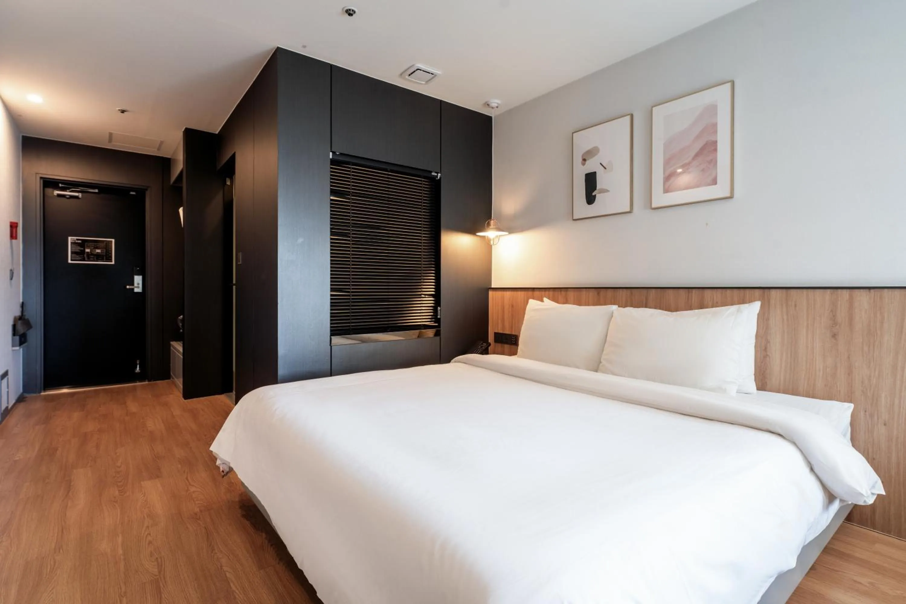 Bedroom, Bed in Gray 193 Hotel