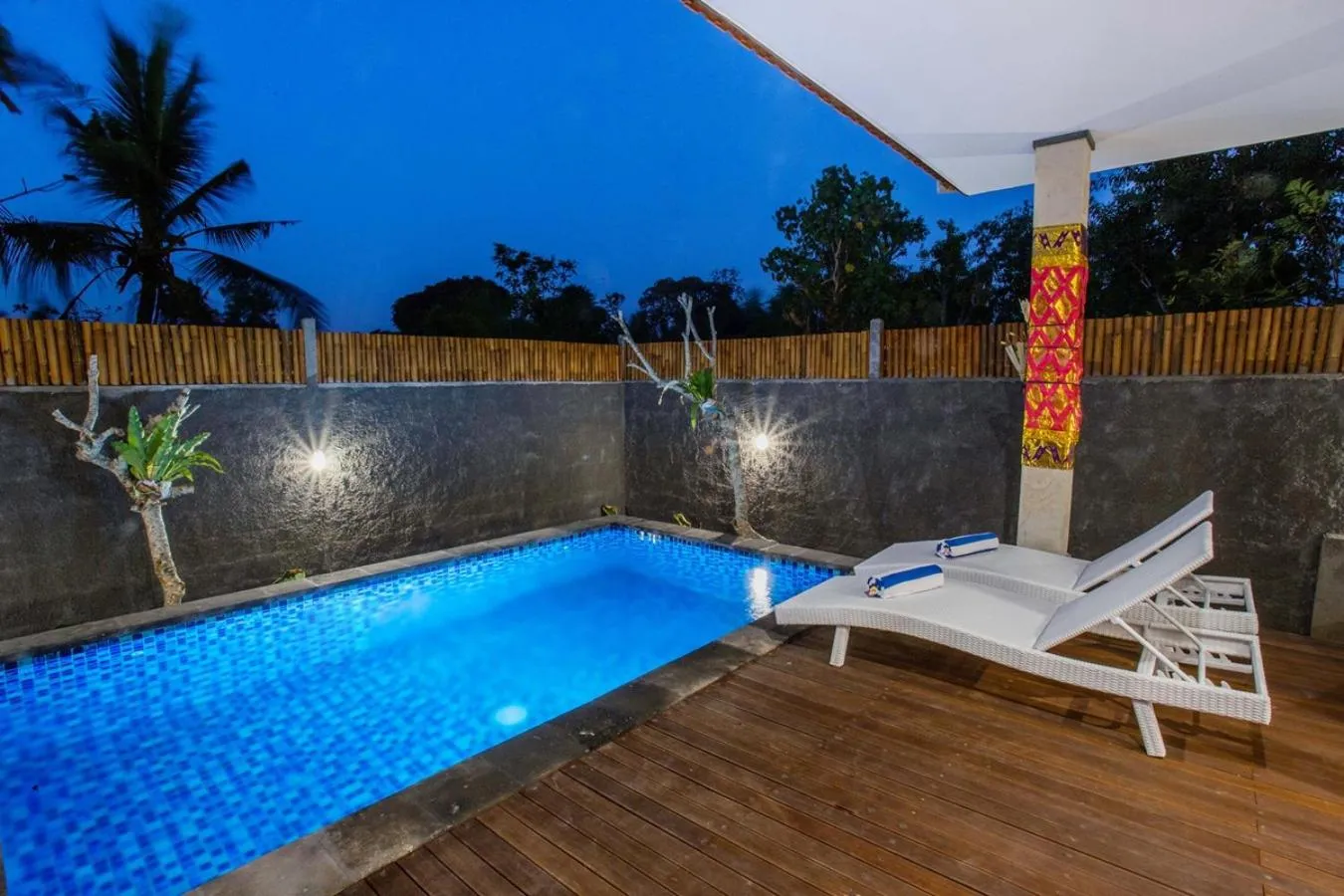 Swimming pool in Ambengan Private Villas