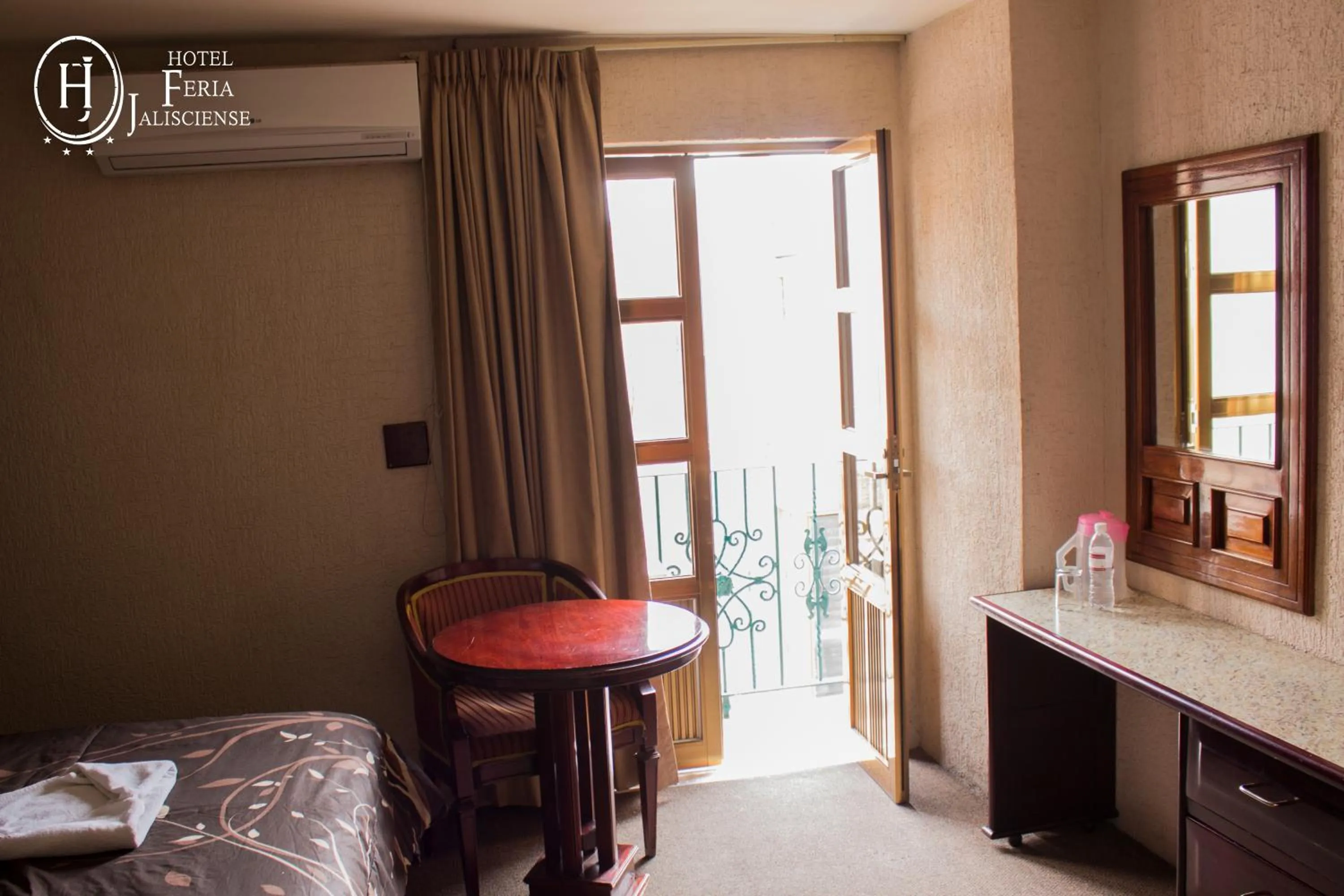 Bed in Feria Jalisciense