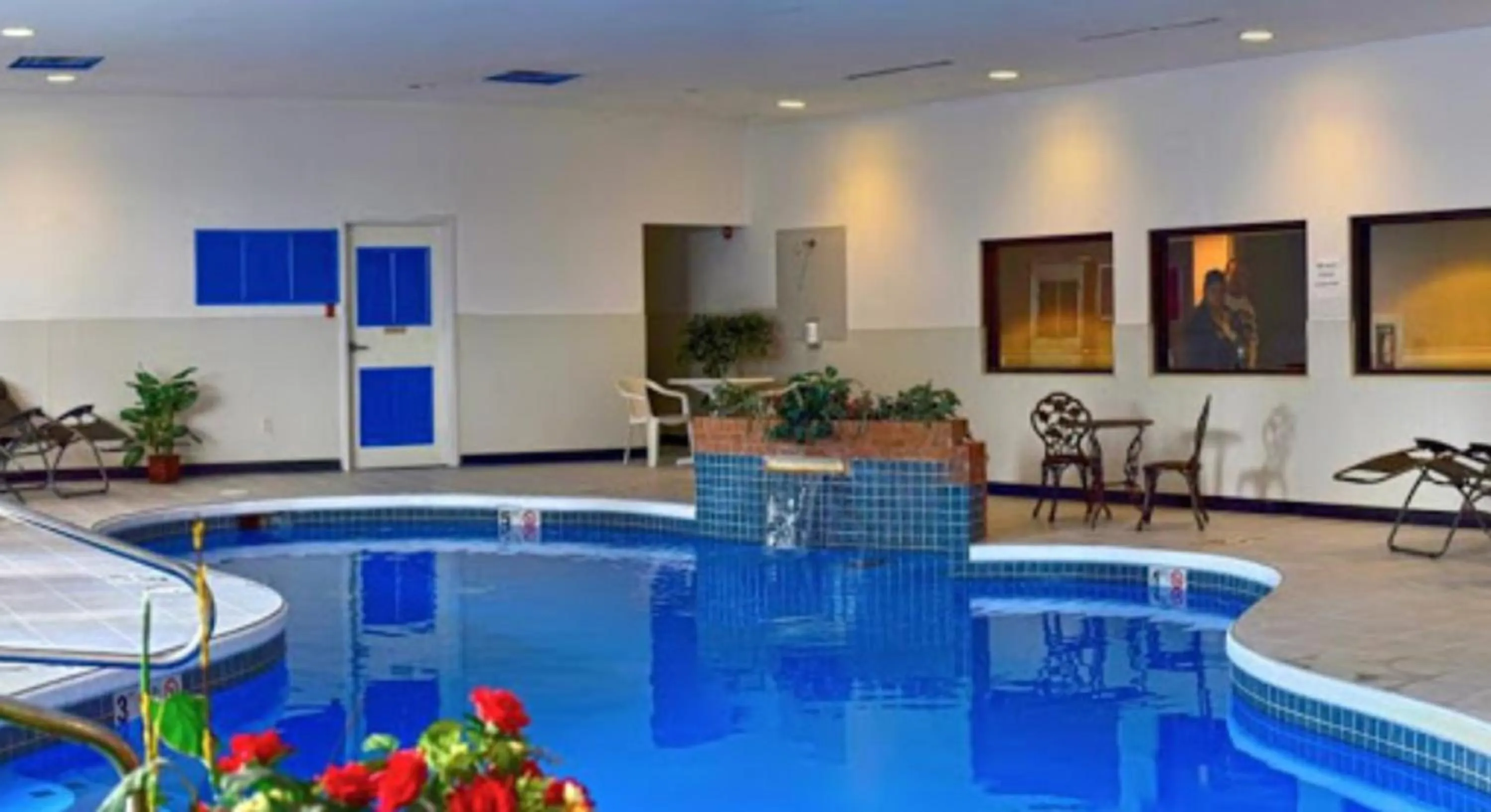 Swimming pool in Hotel M Mount Pocono