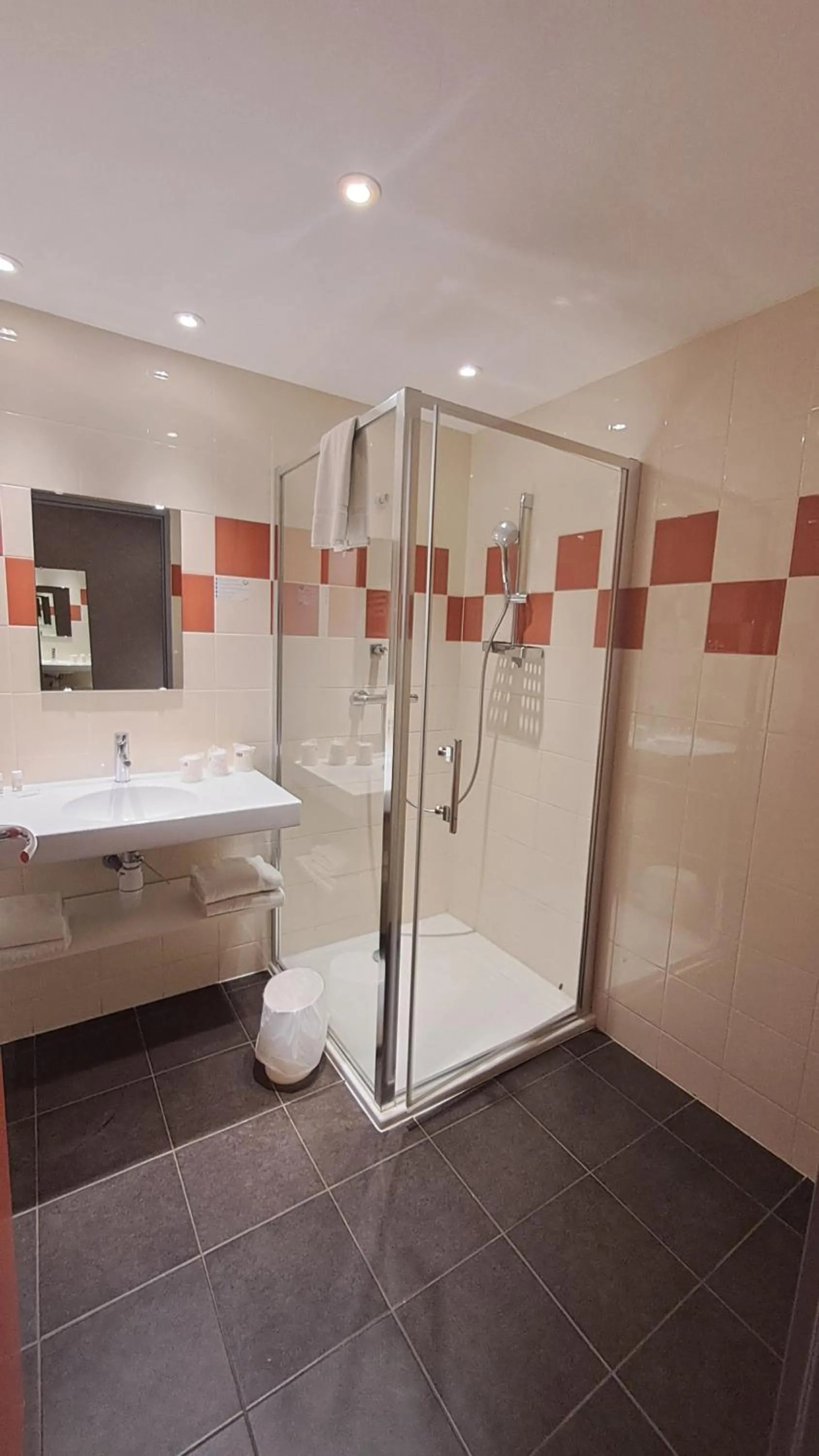 Shower in Hotel Val Vert