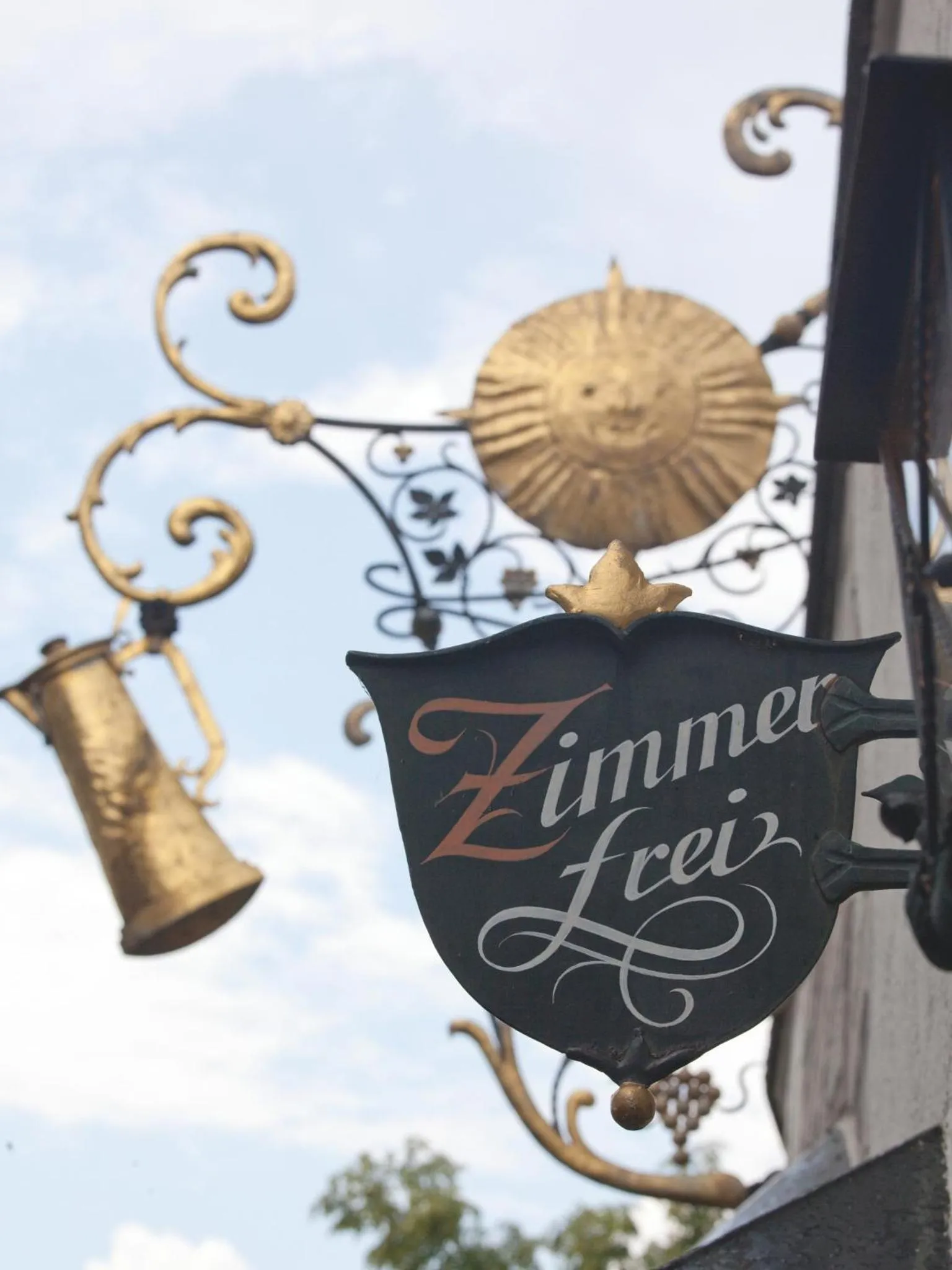 Logo/Certificate/Sign in Hotel Felsenkeller
