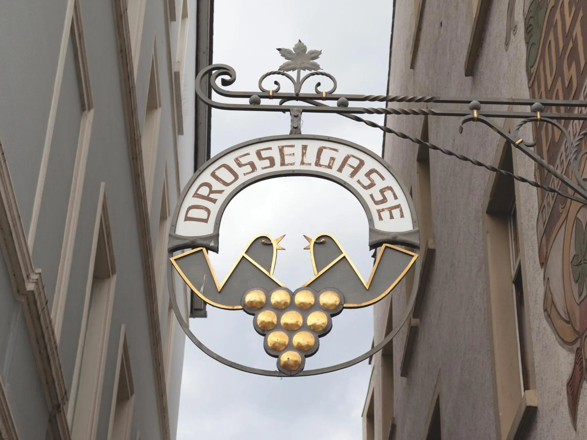 Logo/Certificate/Sign in Hotel Felsenkeller