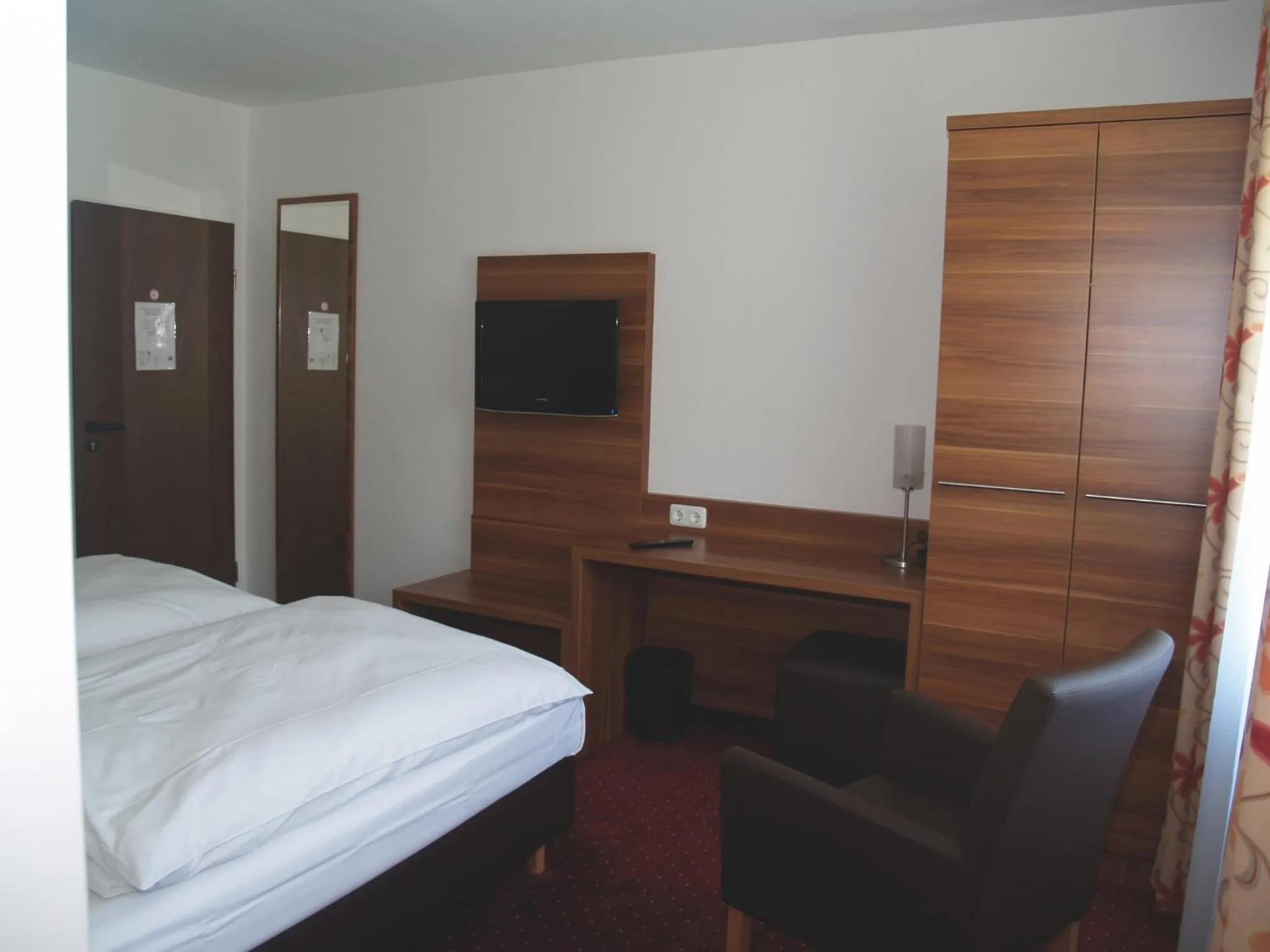 Photo of the whole room, Bed in Hotel Felsenkeller