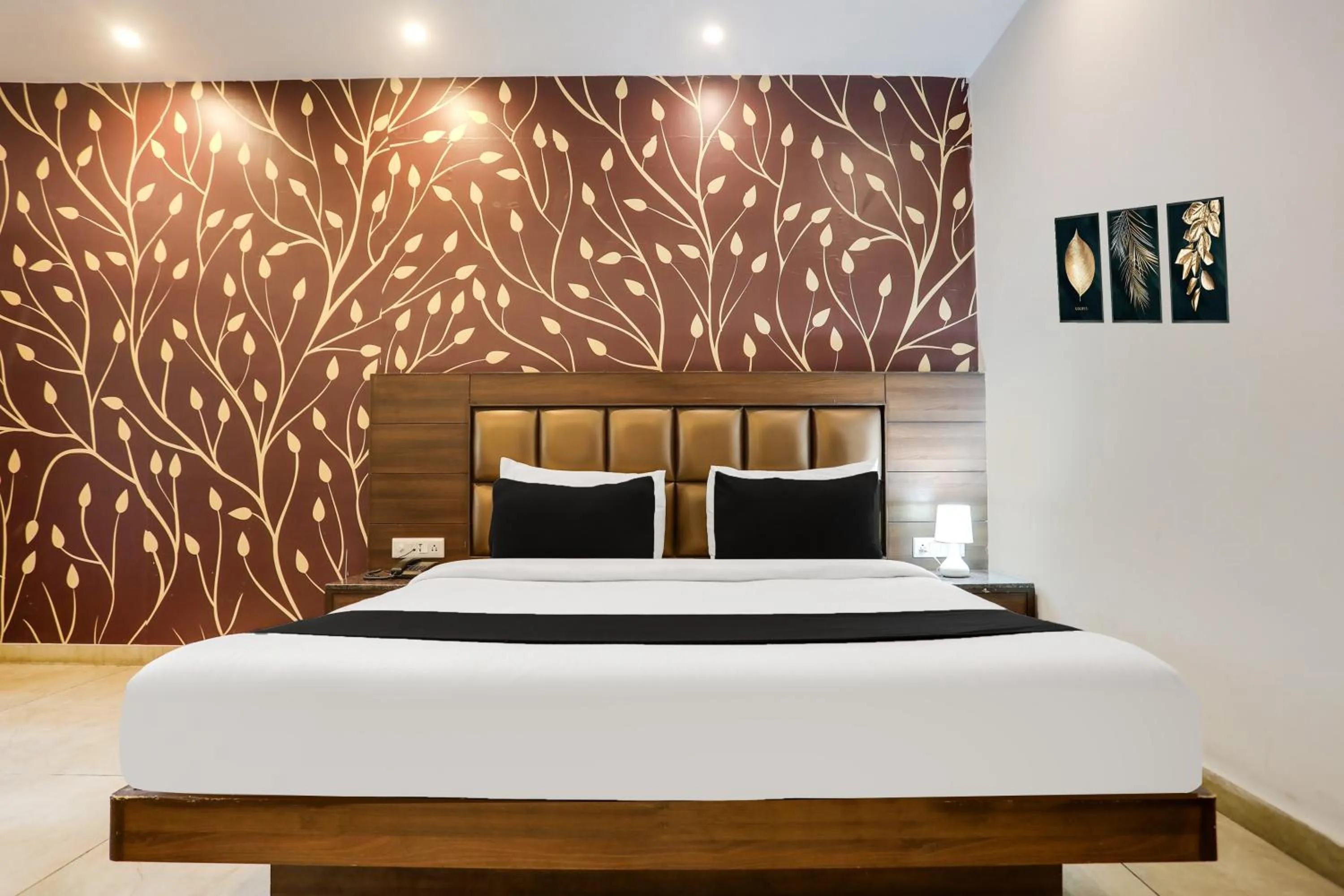 Bedroom, Bed in Collection O Mall Road Near St. Georges College