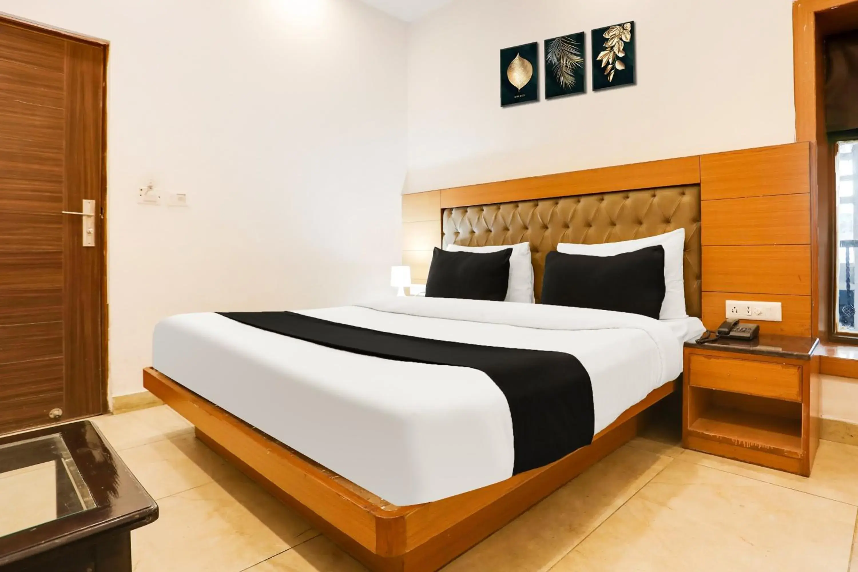 Classic Triple Room - single occupancy in Collection O Mall Road Near St. Georges College Classic Triple Room - single occupancy in Collection O Mall Road Near St. Georges College