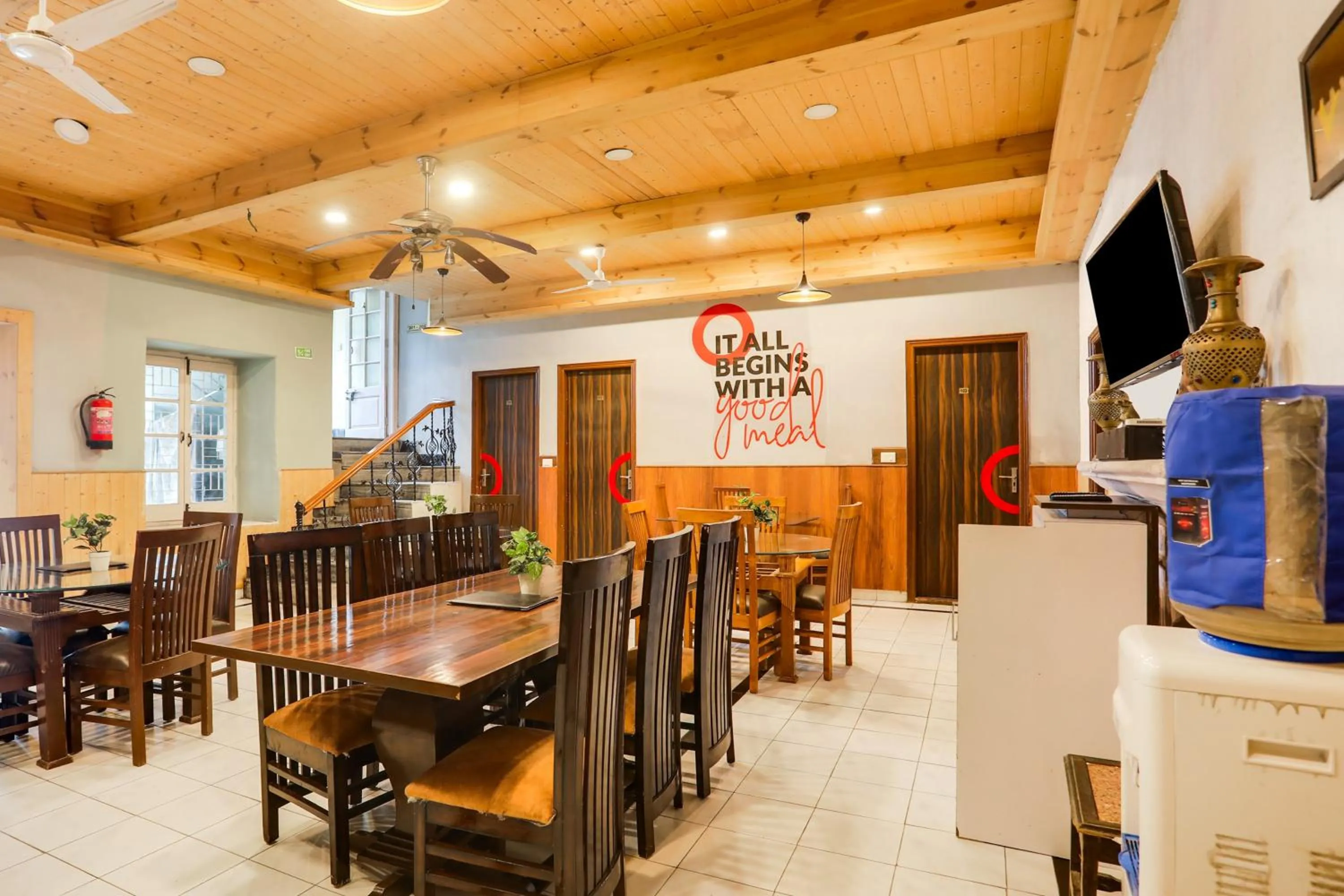 Restaurant/places to eat in Collection O Mall Road Near St. Georges College