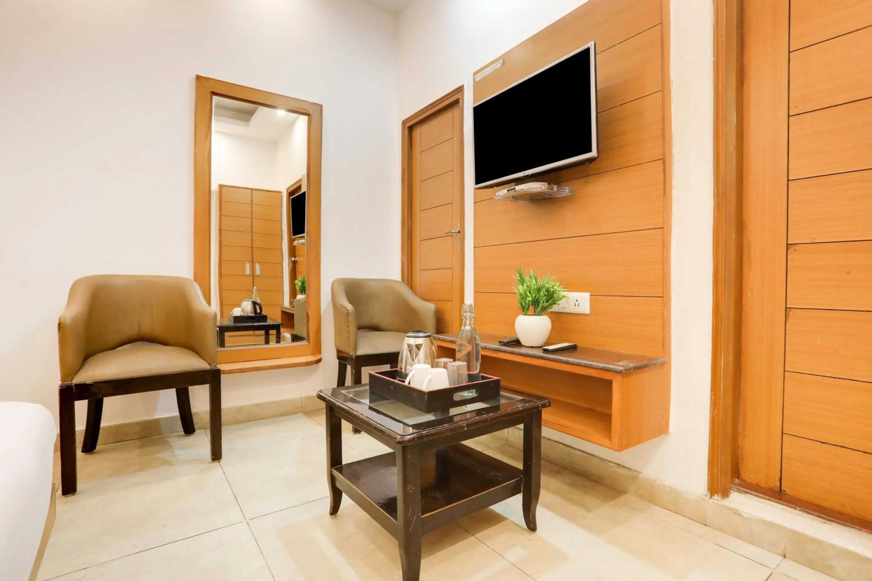 Bedroom in Collection O Mall Road Near St. Georges College